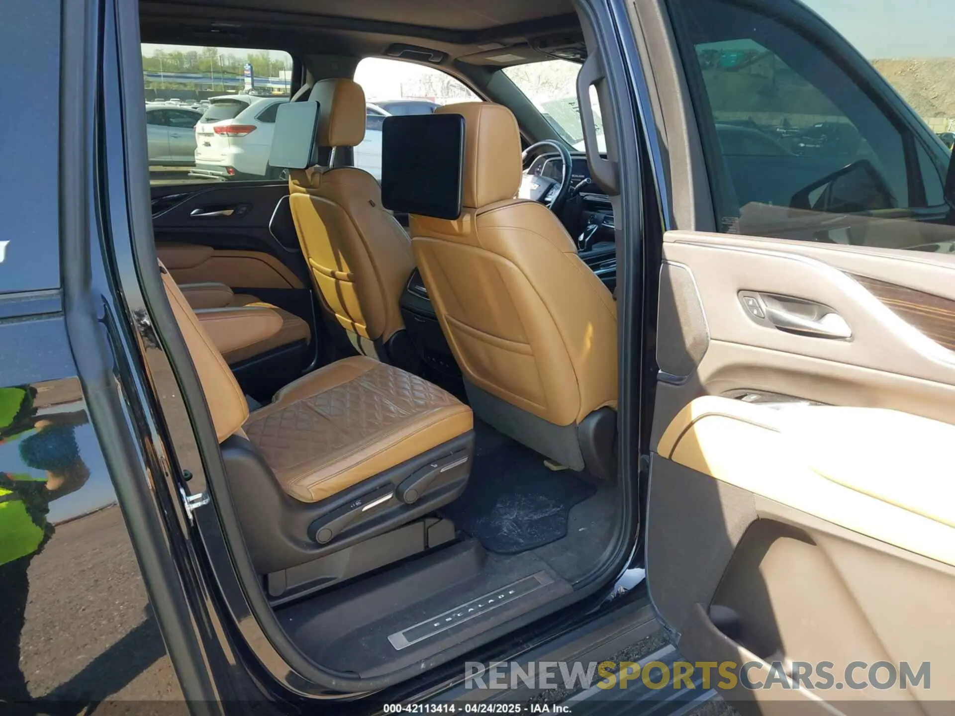 8 fotografías del automóvil dañado 1GYS4PKL2MR228185 CADILLAC ESCALADE ESV 2021