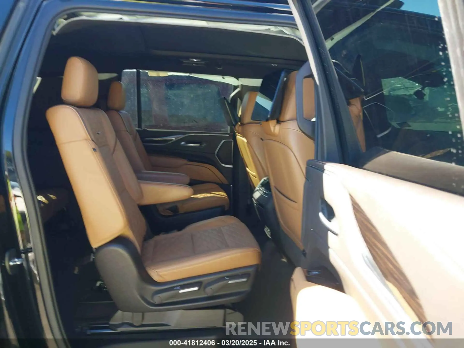 8 fotografías del automóvil dañado 1GYS4PKL3MR341773 CADILLAC ESCALADE ESV 2021