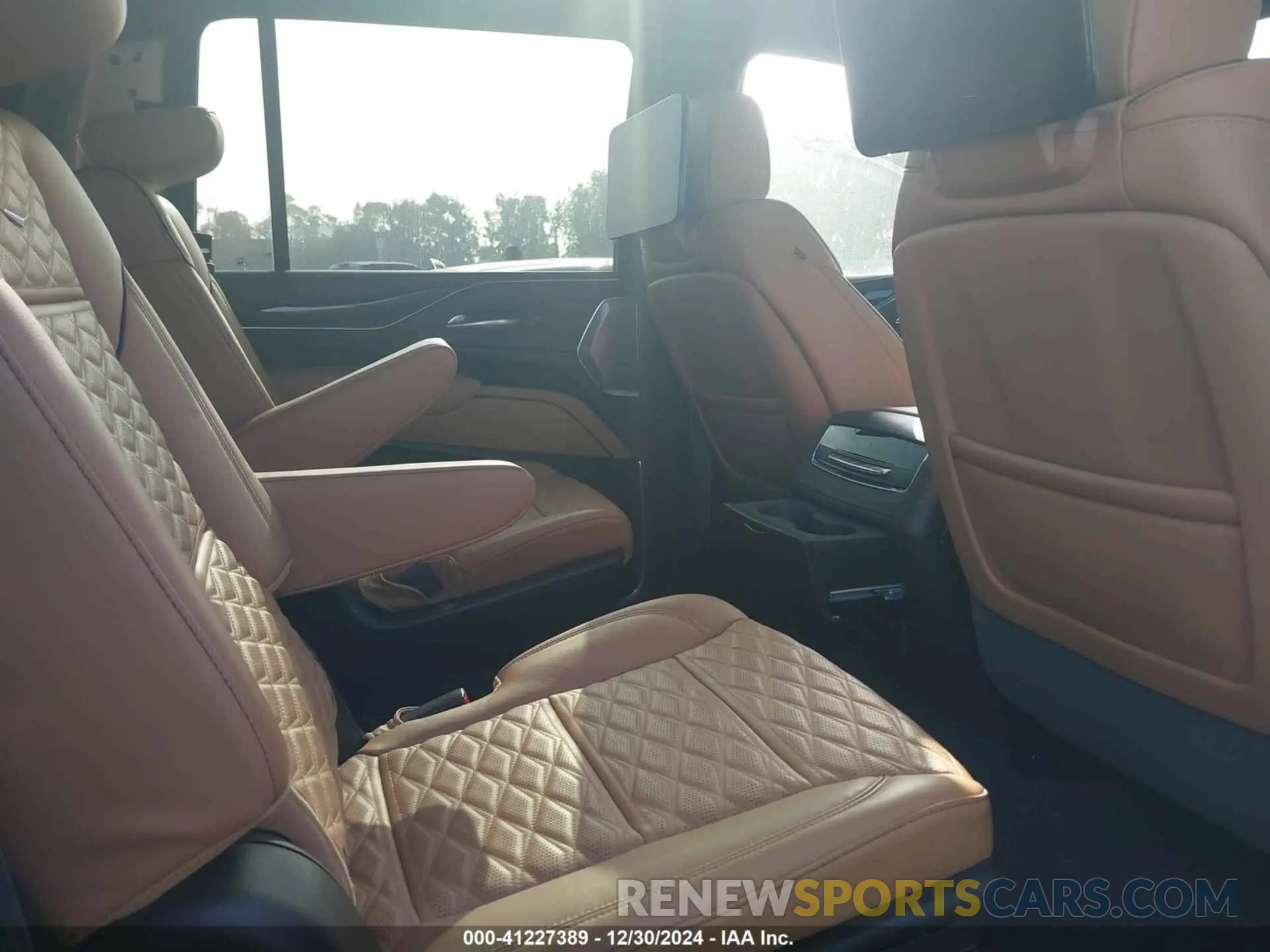 8 fotografías del automóvil dañado 1GYS4LKT2PR396678 CADILLAC ESCALADE ESV 2023