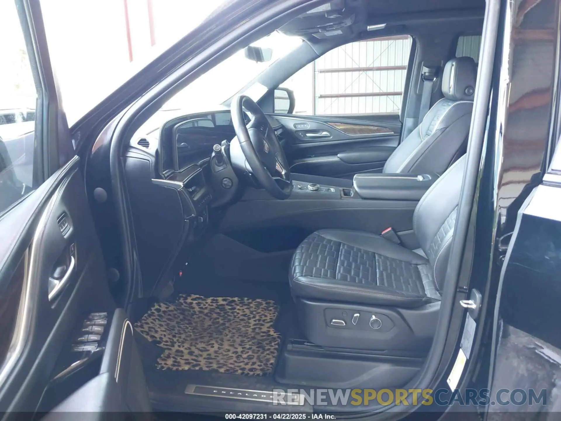 5 fotografías del automóvil dañado 1GYS4RKL8PR219829 CADILLAC ESCALADE ESV 2023