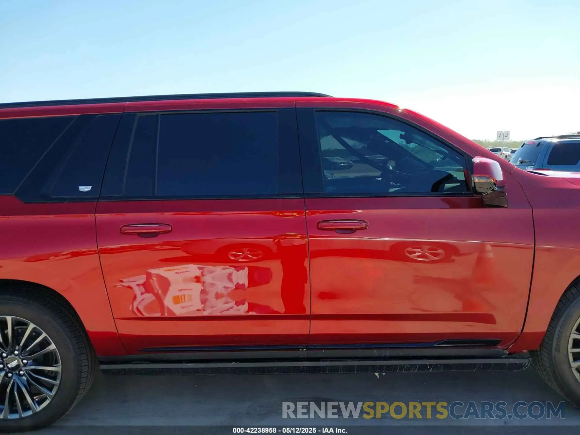 14 fotografías del automóvil dañado 1GYS8RRL3SR105112 CADILLAC ESCALADE ESV 2025