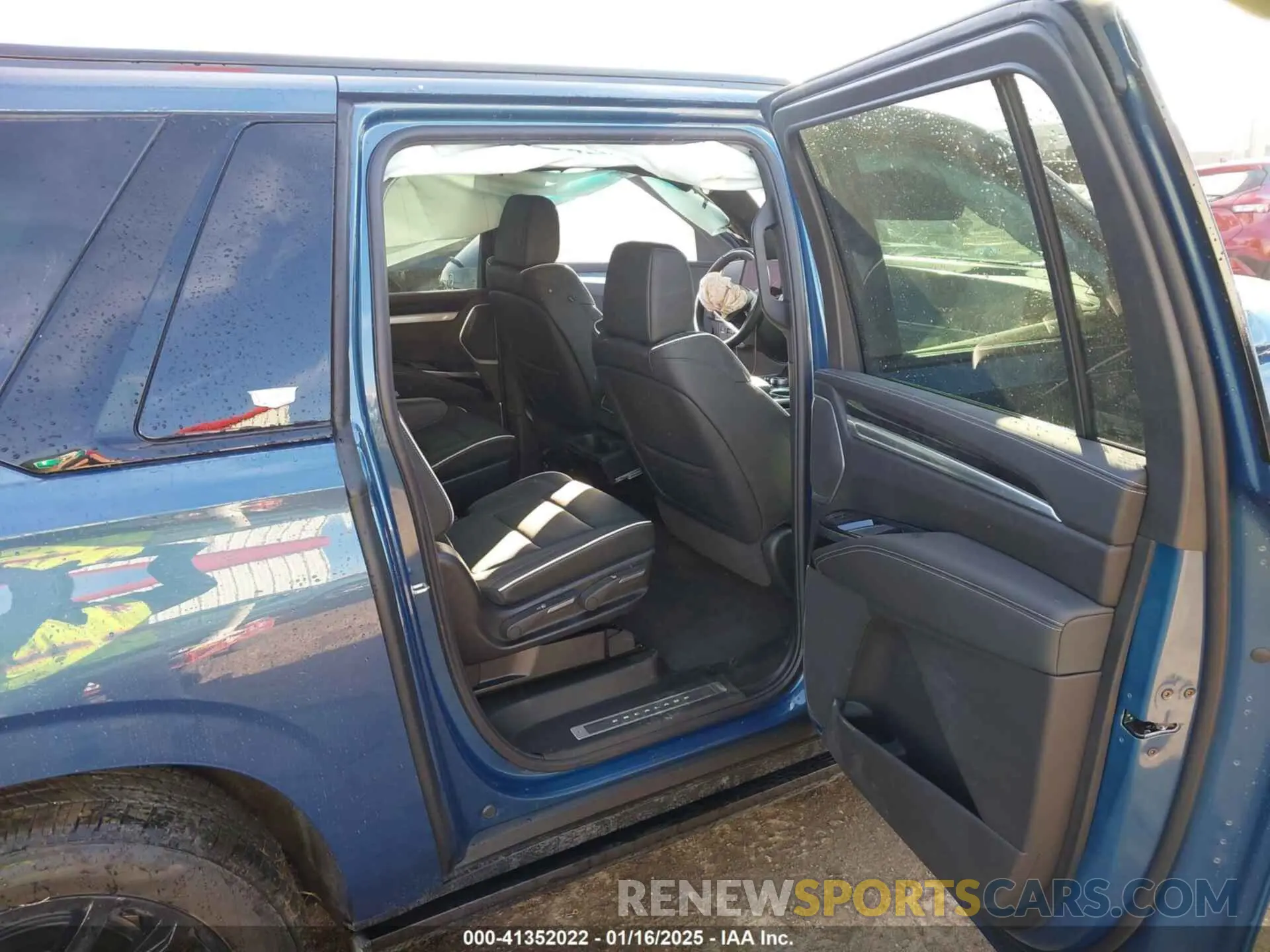8 fotografías del automóvil dañado 1GYS9PRLXSR129201 CADILLAC ESCALADE ESV 2025