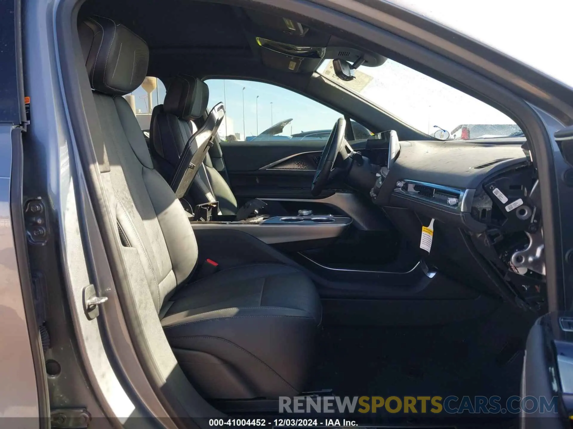 5 fotografías del automóvil dañado 1GYKPMRK4PZ001099 CADILLAC LYRIQ 2023