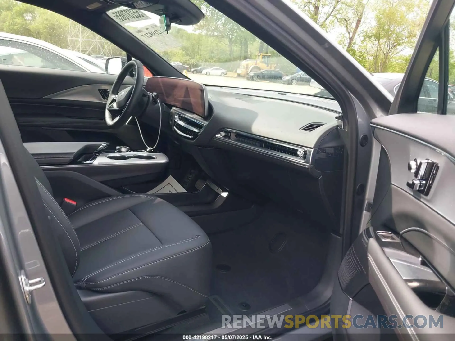 5 fotografías del automóvil dañado 1GYKPMRK4RZ129930 CADILLAC LYRIQ 2024