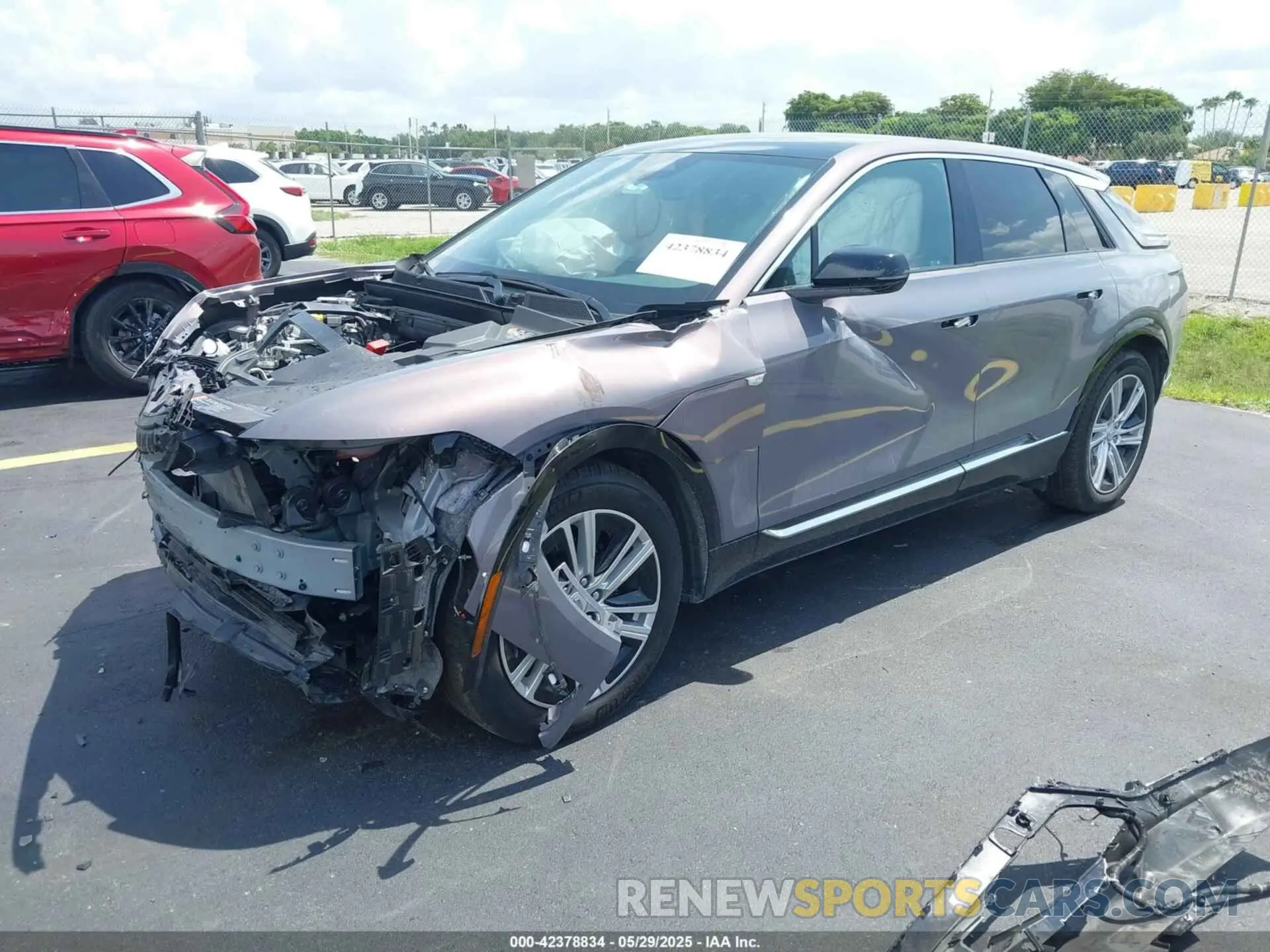 2 fotografías del automóvil dañado 1GYKPMRK7RZ140355 CADILLAC LYRIQ 2024