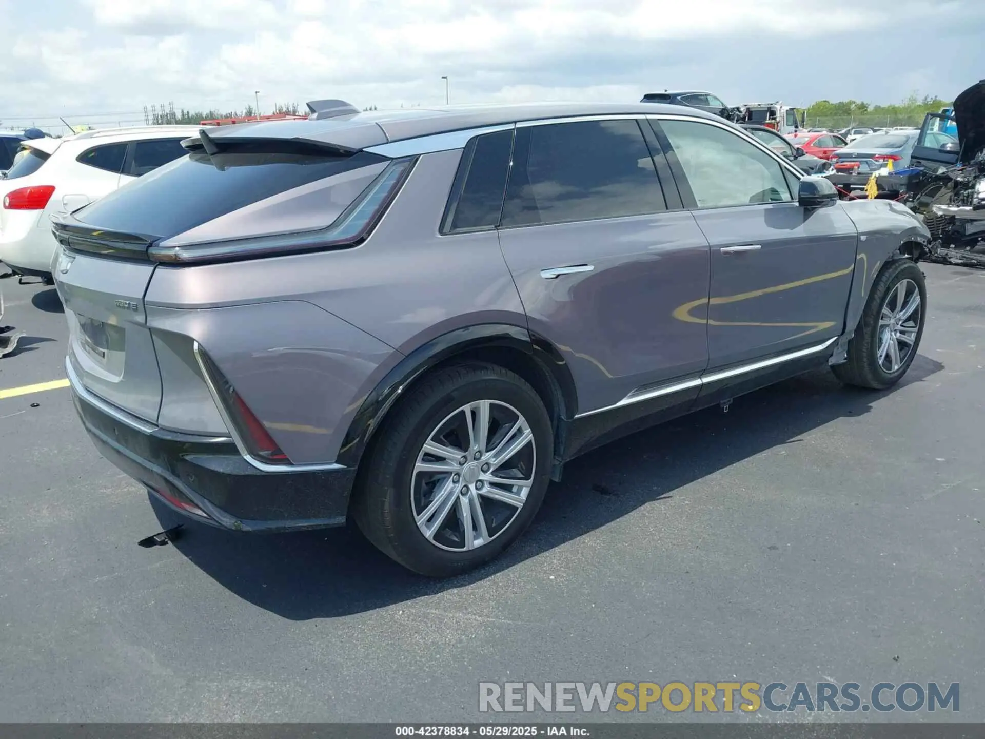 4 fotografías del automóvil dañado 1GYKPMRK7RZ140355 CADILLAC LYRIQ 2024