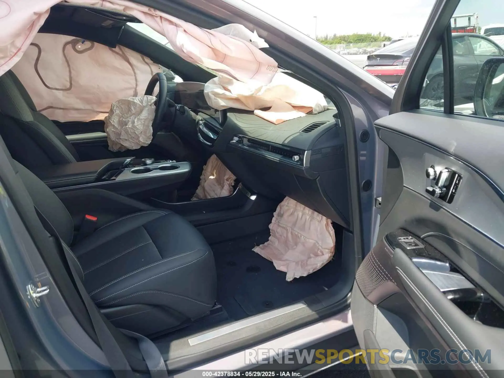 5 fotografías del automóvil dañado 1GYKPMRK7RZ140355 CADILLAC LYRIQ 2024
