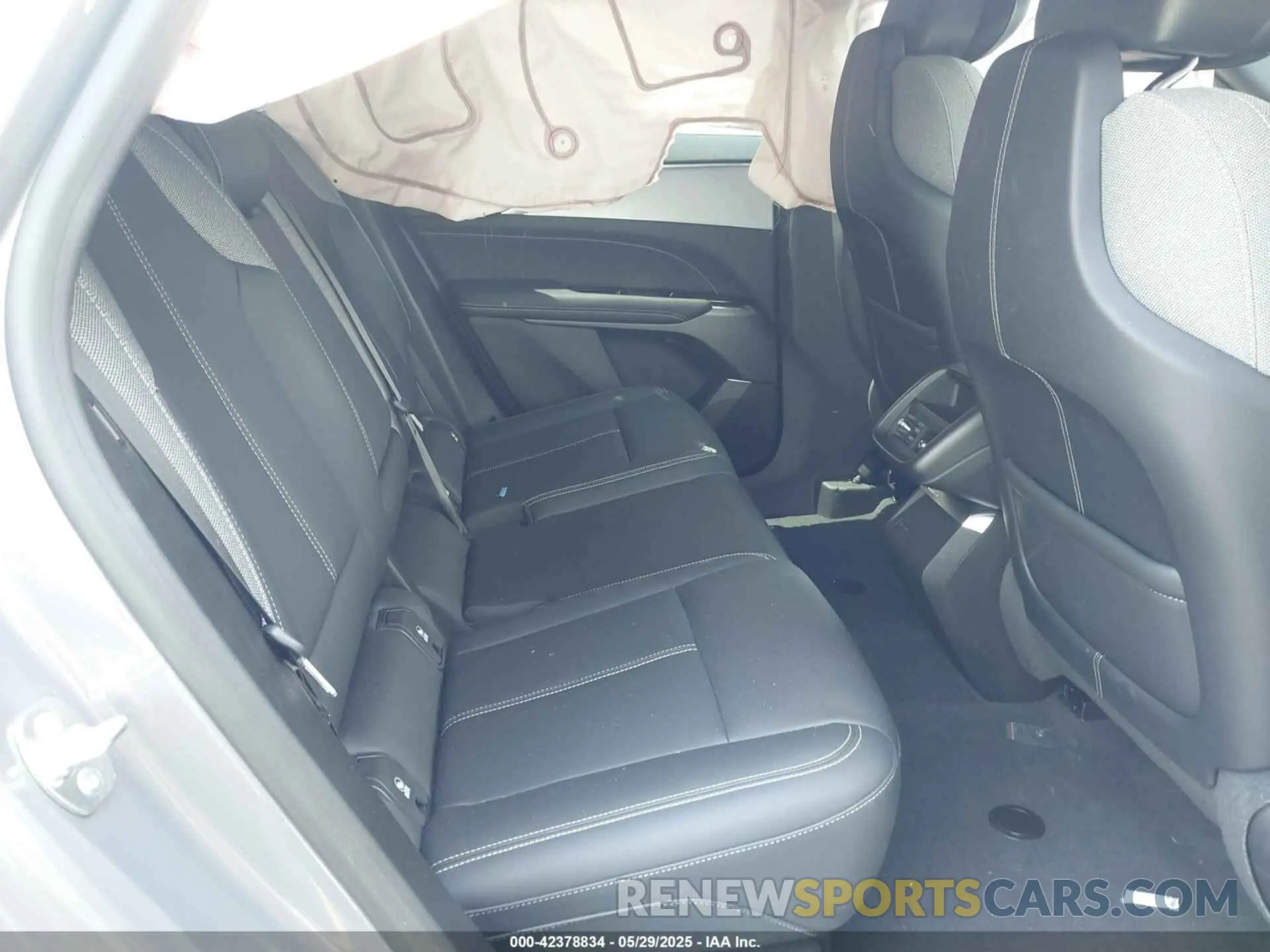 8 fotografías del automóvil dañado 1GYKPMRK7RZ140355 CADILLAC LYRIQ 2024