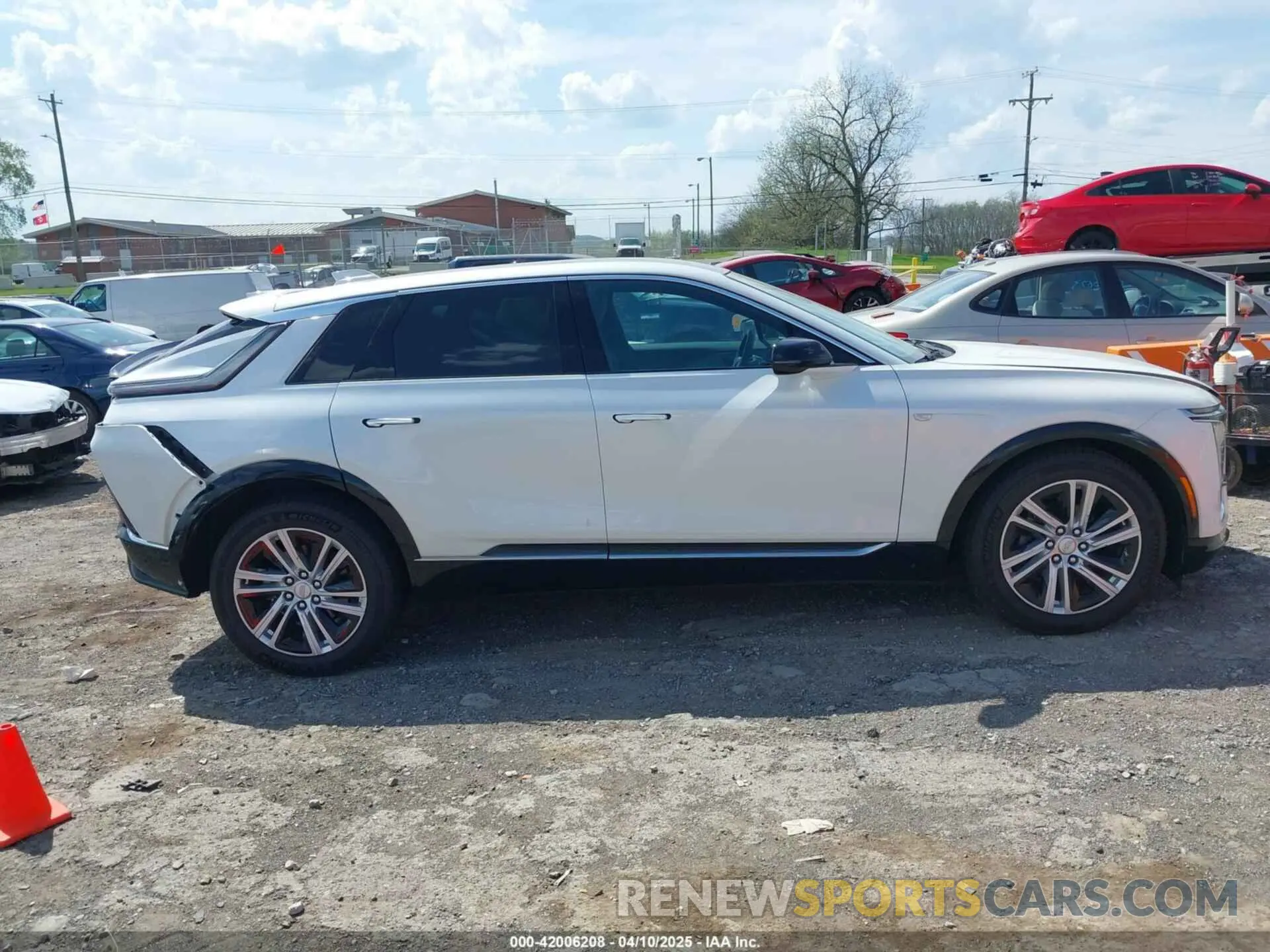13 fotografías del automóvil dañado 1GYKPMRK9RZ103470 CADILLAC LYRIQ 2024