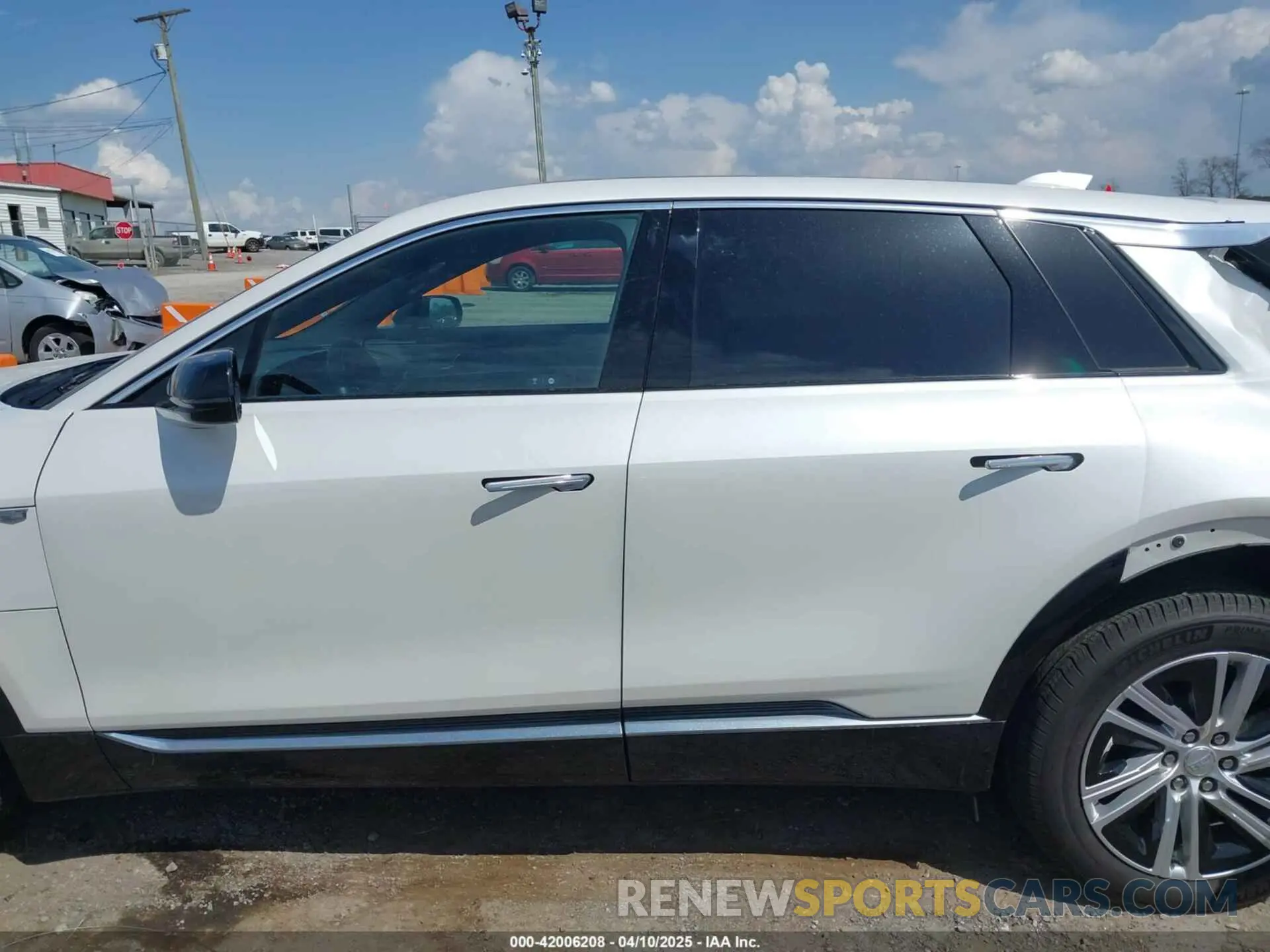 14 fotografías del automóvil dañado 1GYKPMRK9RZ103470 CADILLAC LYRIQ 2024