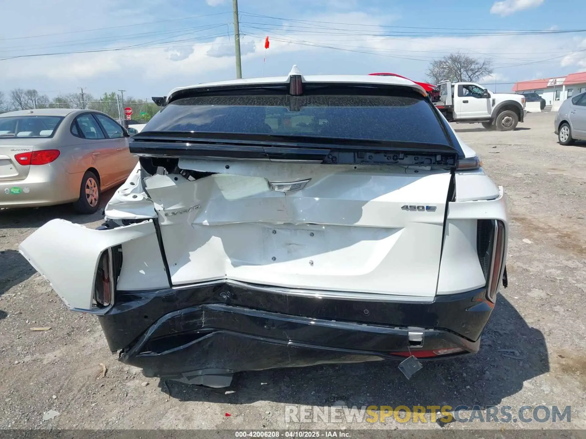 16 fotografías del automóvil dañado 1GYKPMRK9RZ103470 CADILLAC LYRIQ 2024