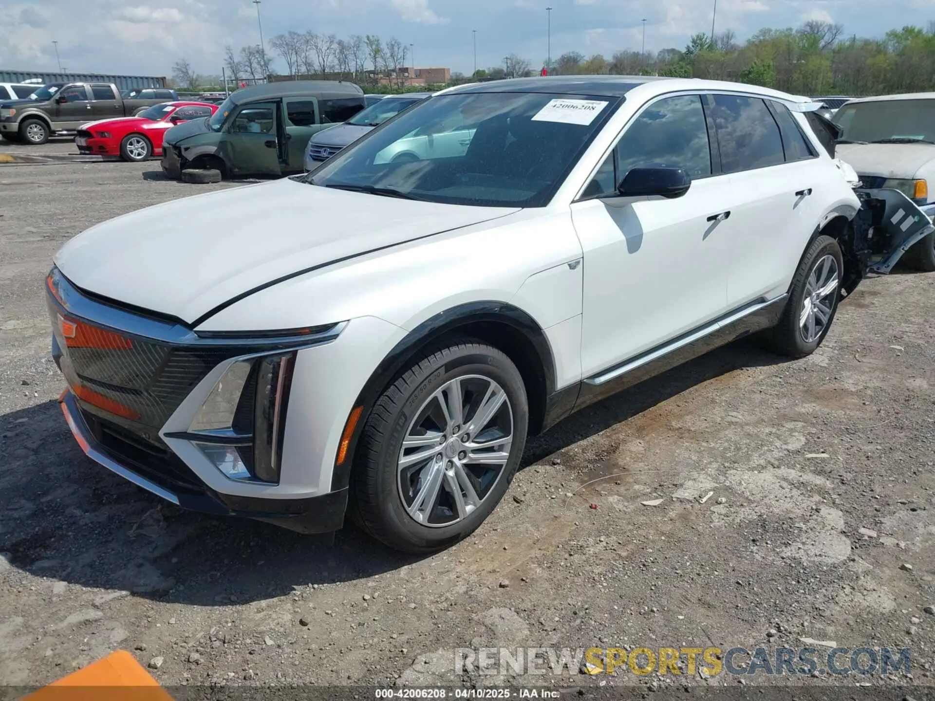2 fotografías del automóvil dañado 1GYKPMRK9RZ103470 CADILLAC LYRIQ 2024