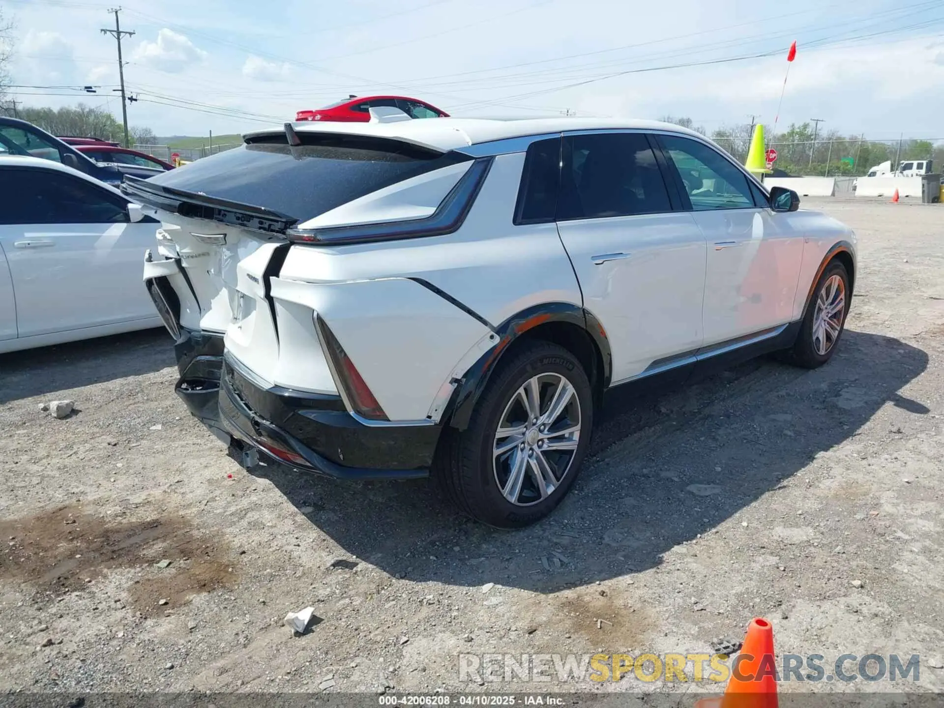 4 fotografías del automóvil dañado 1GYKPMRK9RZ103470 CADILLAC LYRIQ 2024