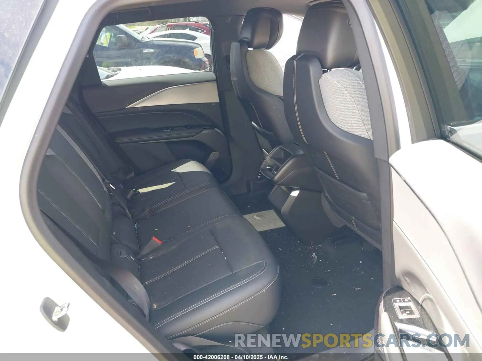 8 fotografías del automóvil dañado 1GYKPMRK9RZ103470 CADILLAC LYRIQ 2024