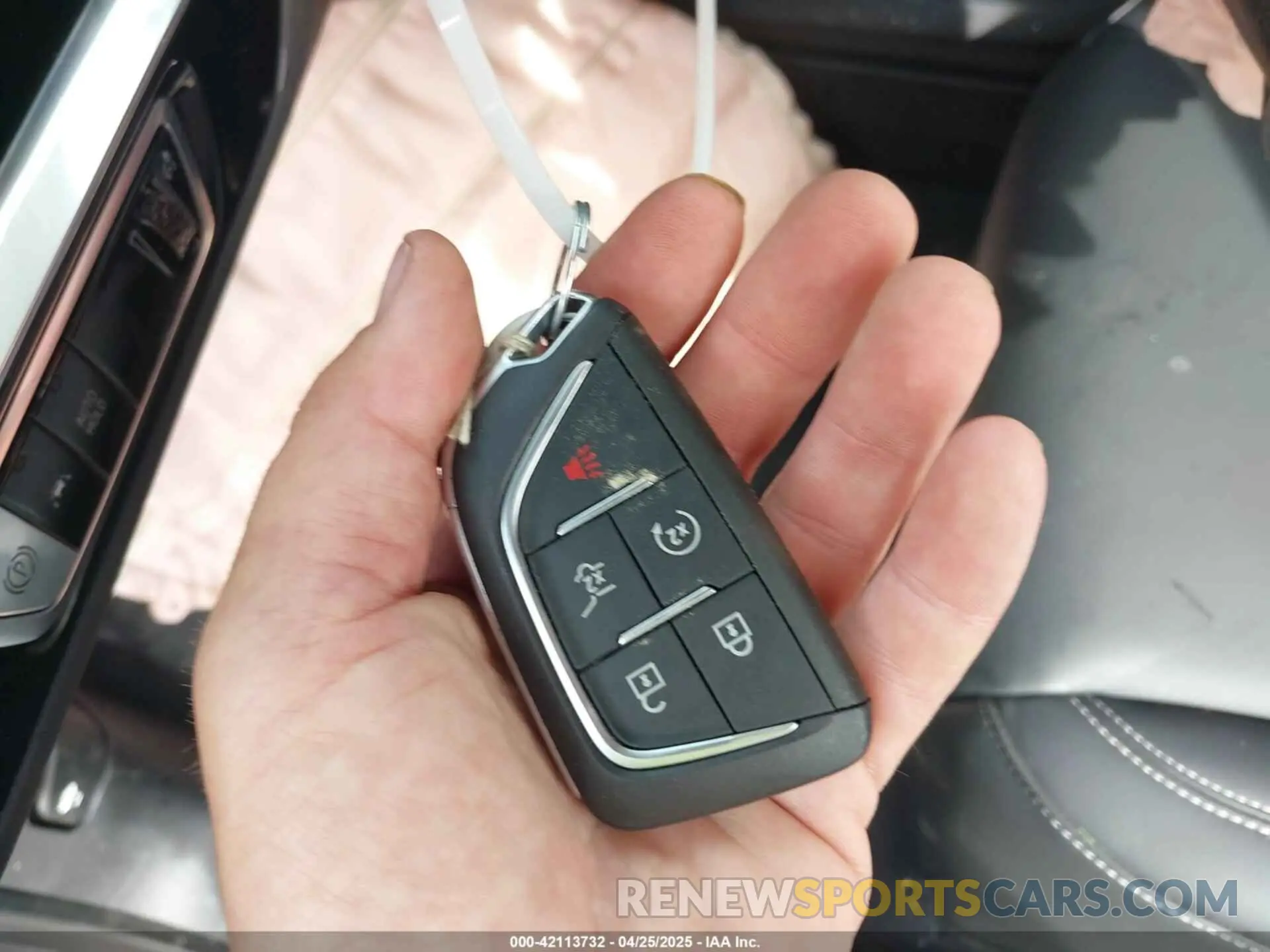 11 fotografías del automóvil dañado 1GYKPMRLXRZ141816 CADILLAC LYRIQ 2024