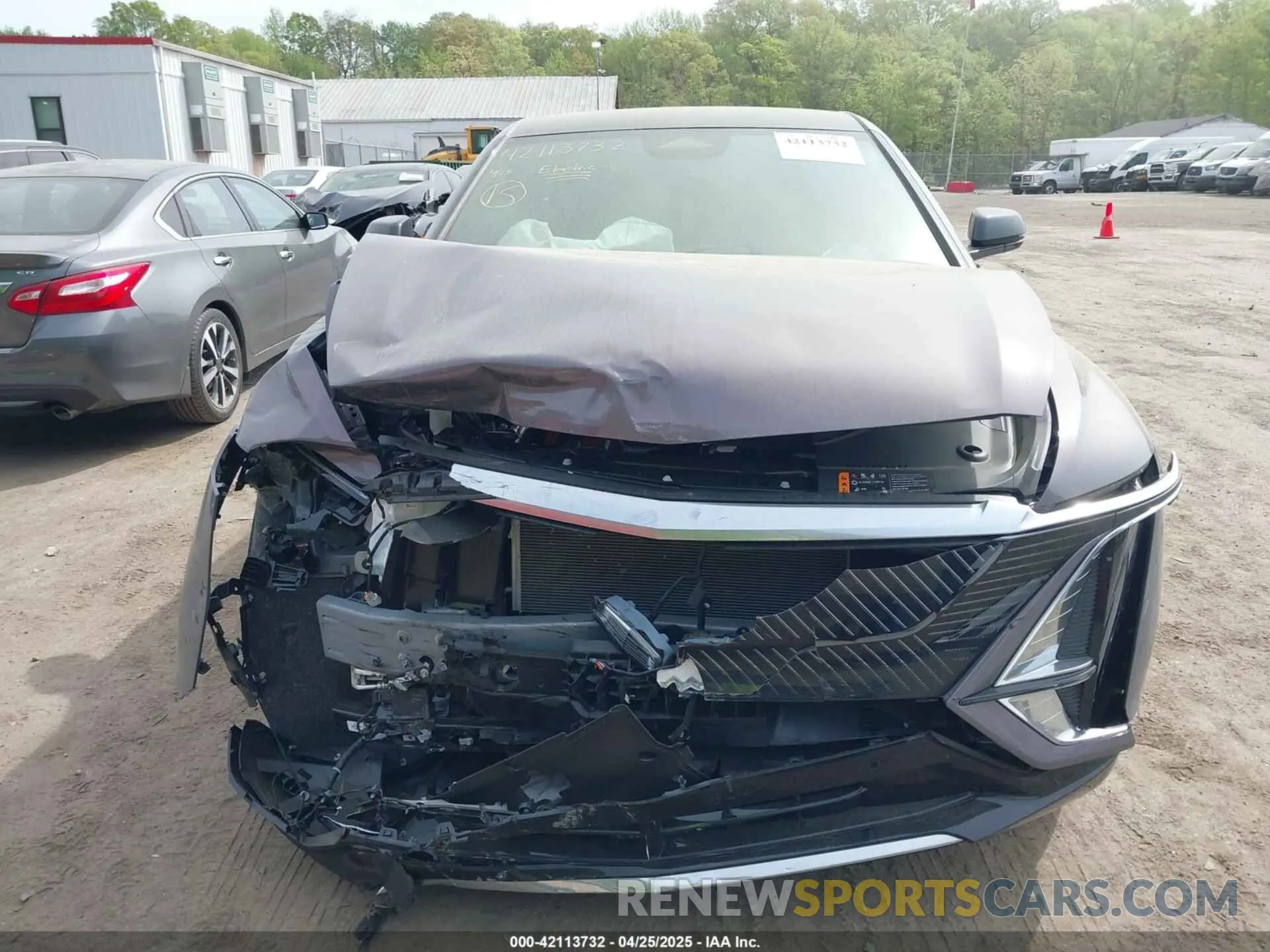12 fotografías del automóvil dañado 1GYKPMRLXRZ141816 CADILLAC LYRIQ 2024