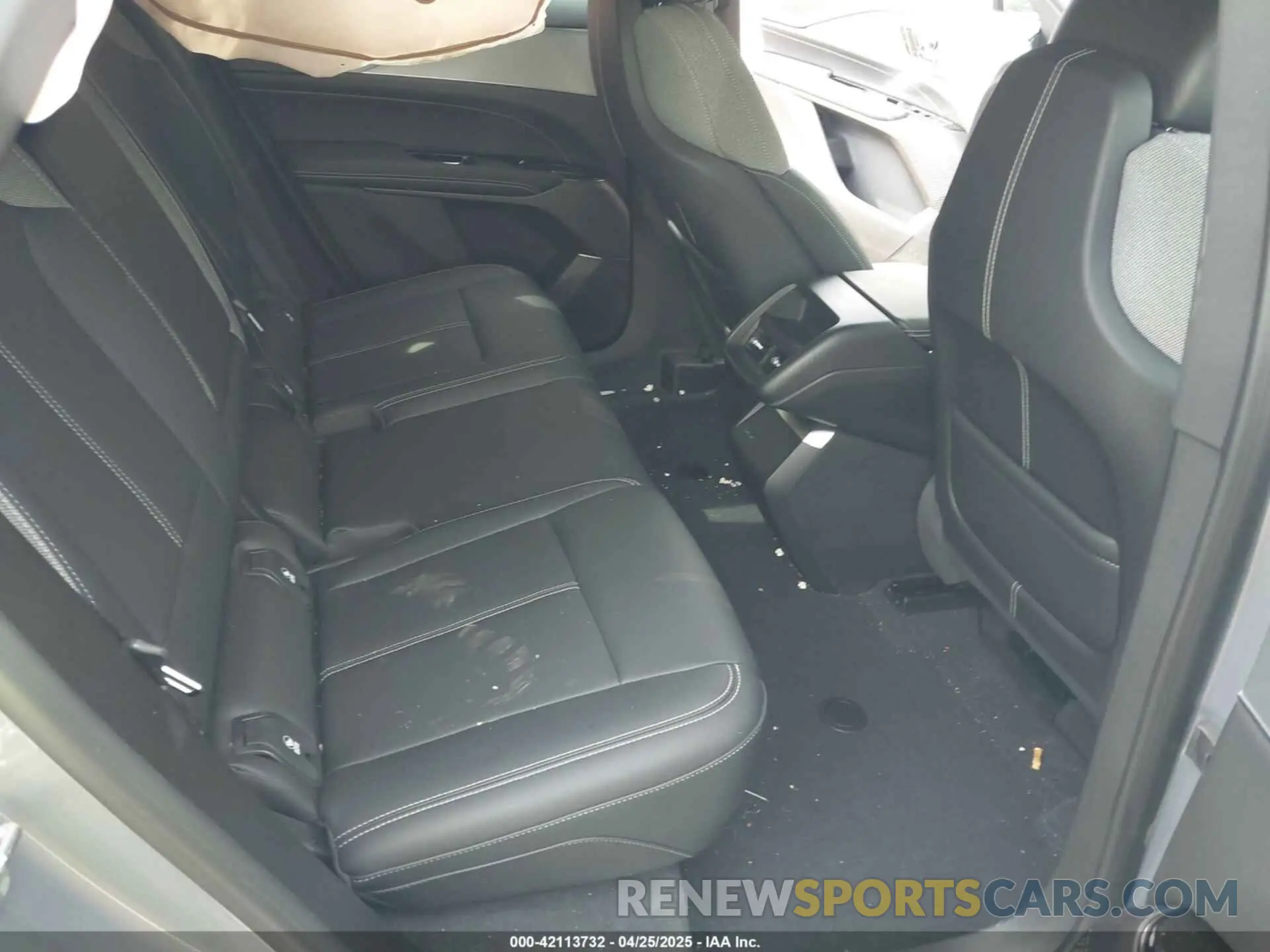8 fotografías del automóvil dañado 1GYKPMRLXRZ141816 CADILLAC LYRIQ 2024