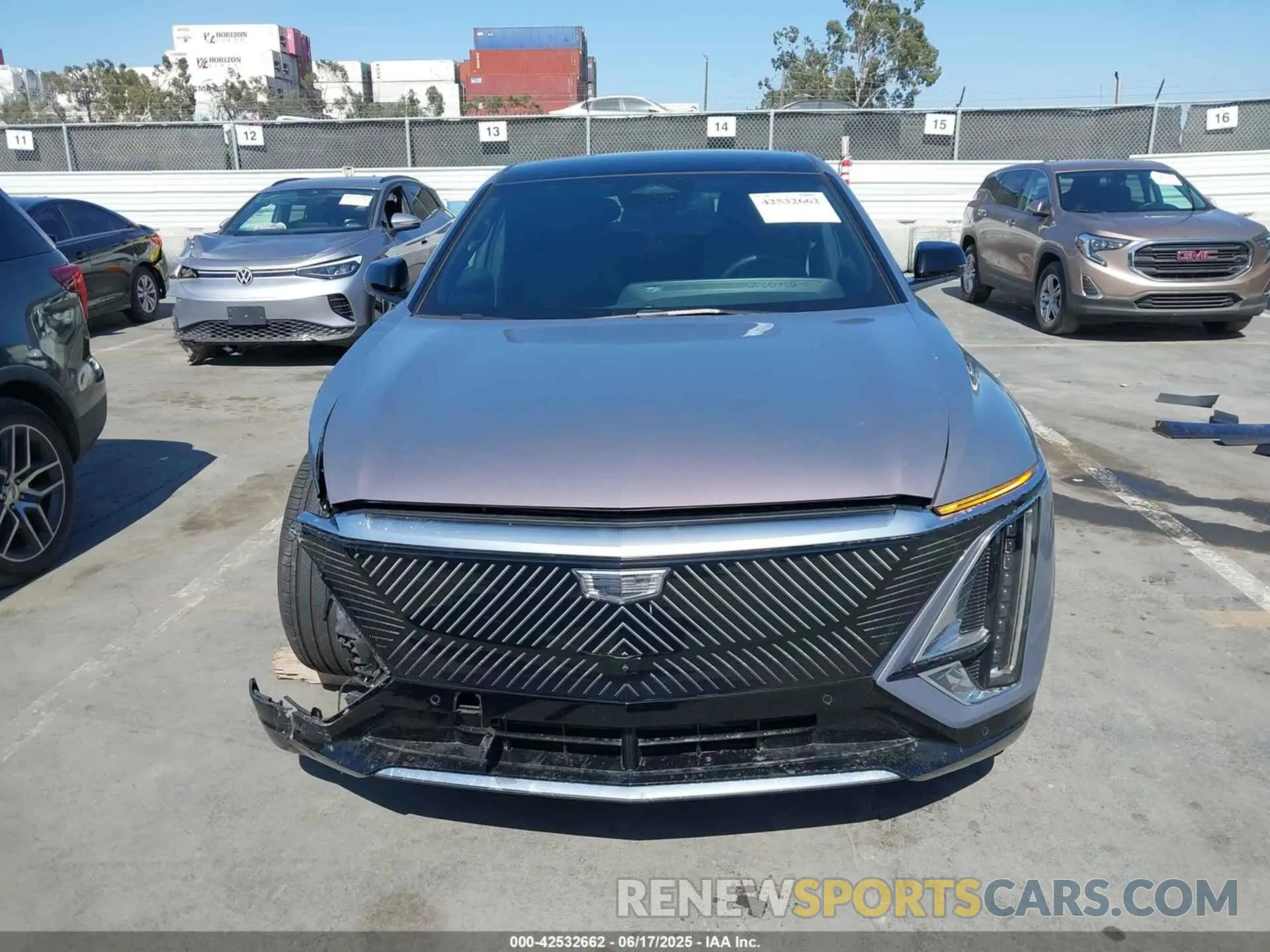 13 fotografías del automóvil dañado 1GYKPPRK8RZ121721 CADILLAC LYRIQ 2024