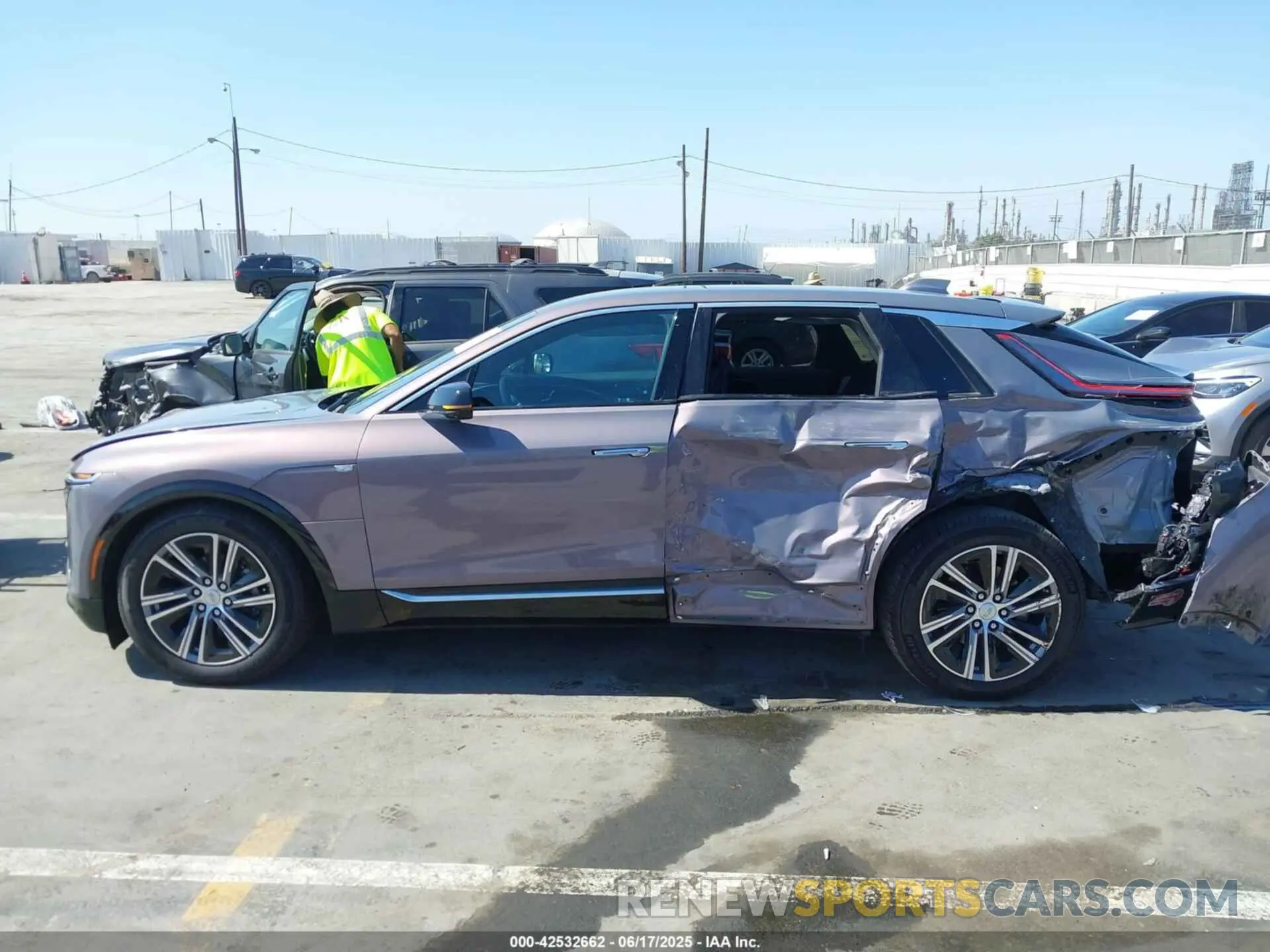 15 fotografías del automóvil dañado 1GYKPPRK8RZ121721 CADILLAC LYRIQ 2024