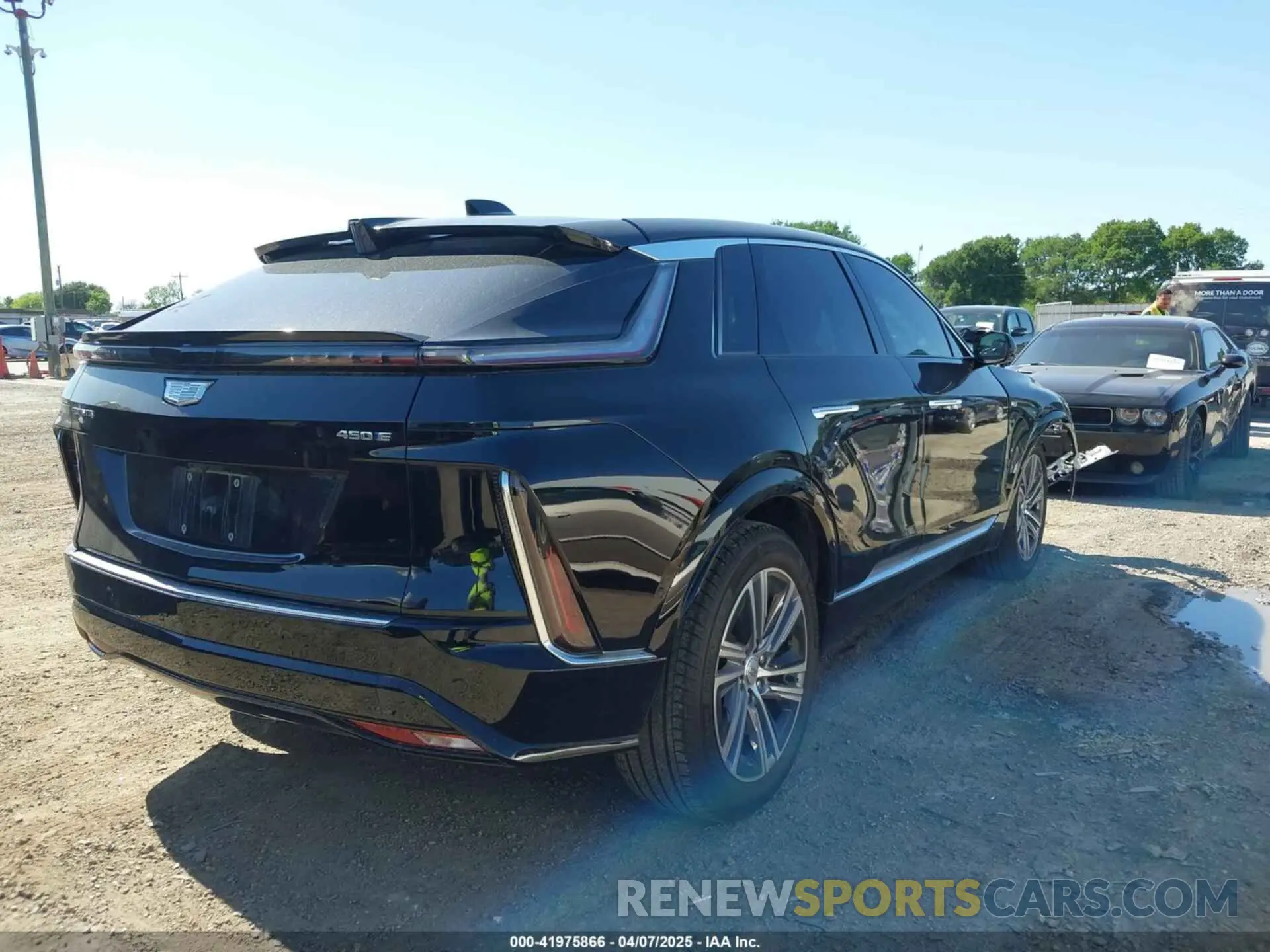 4 fotografías del automóvil dañado 1GYKPPRK9RZ101820 CADILLAC LYRIQ 2024