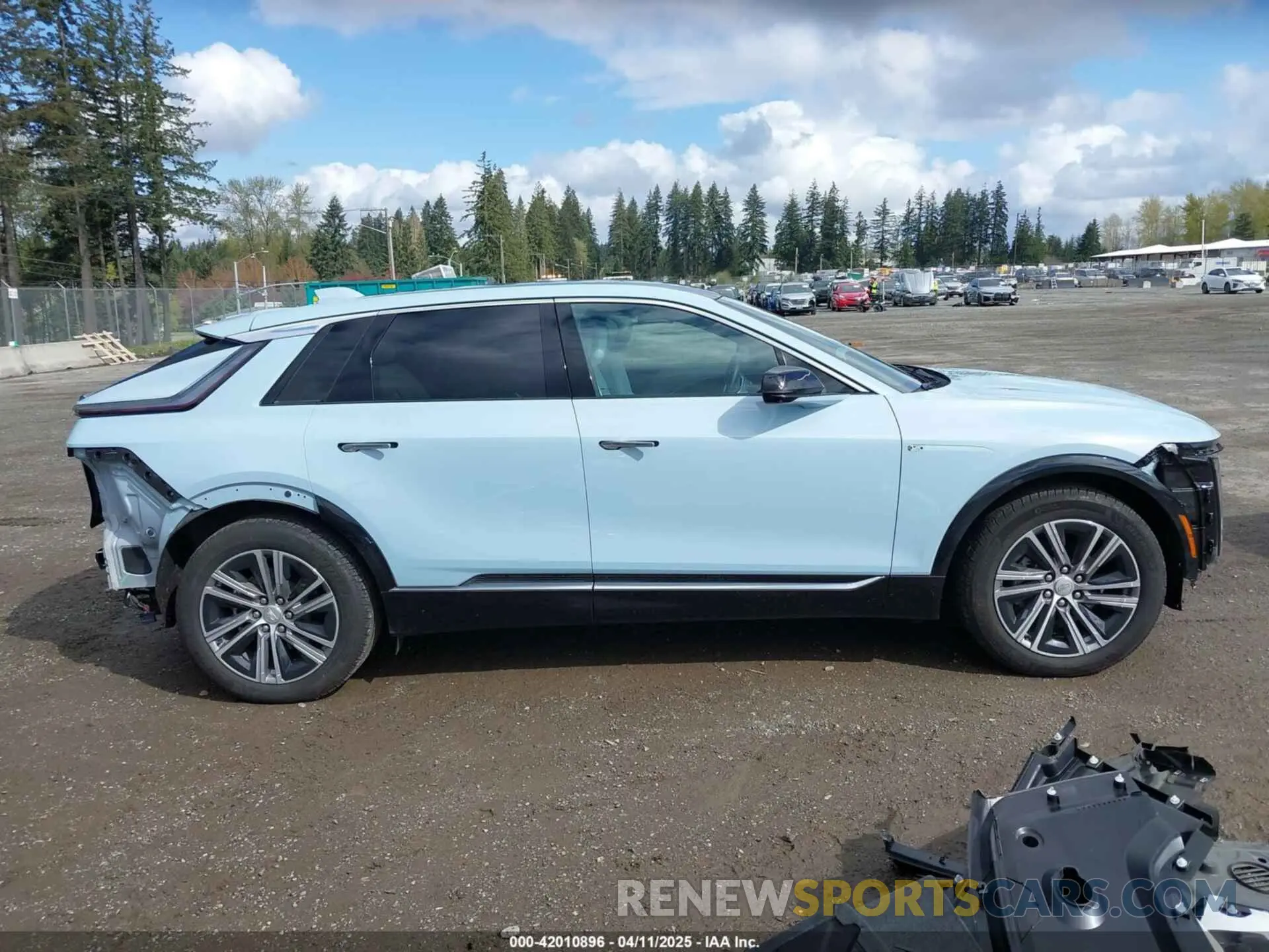 14 fotografías del automóvil dañado 1GYKPPRL2RZ103577 CADILLAC LYRIQ 2024