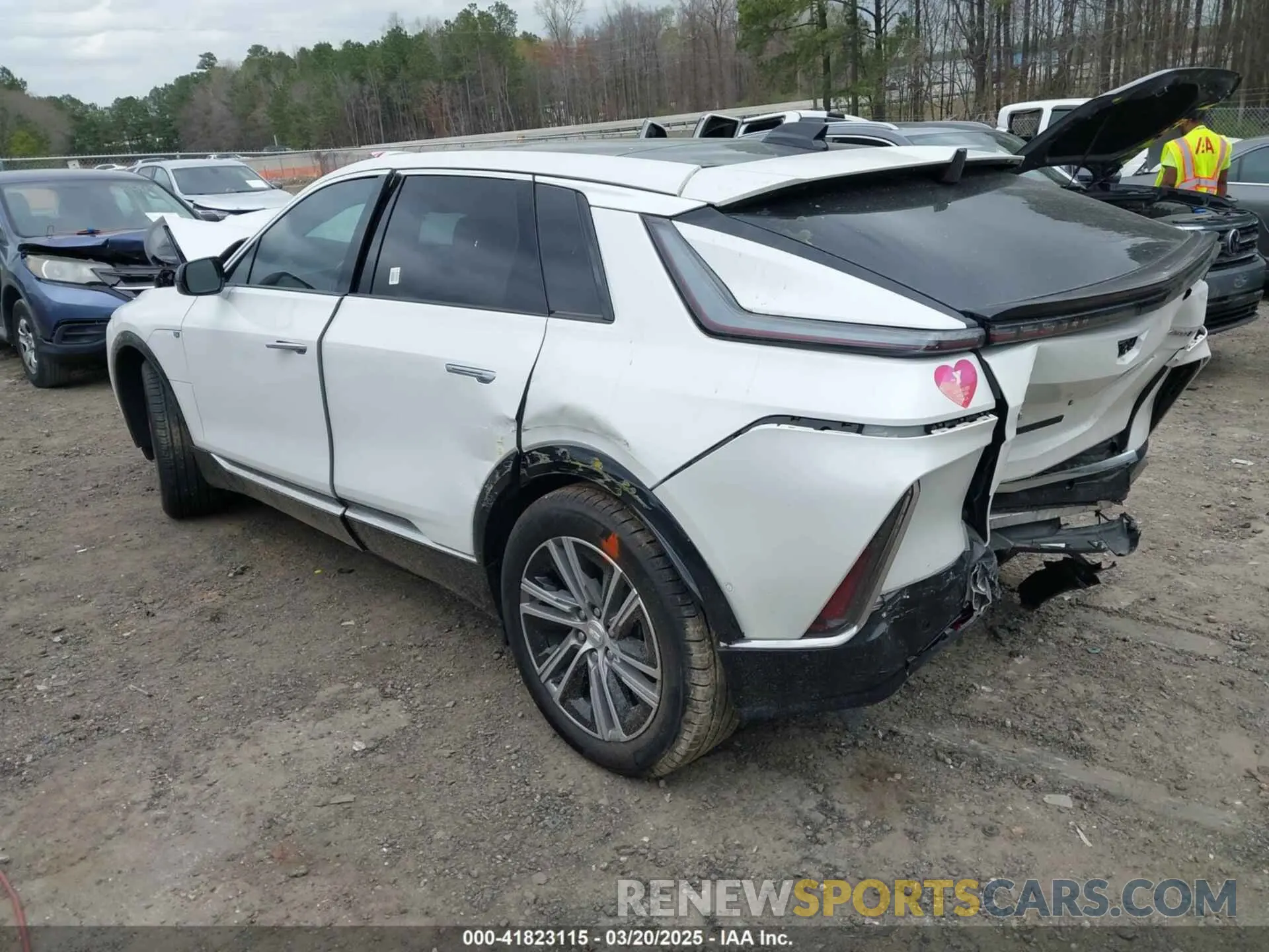 3 fotografías del automóvil dañado 1GYKPRRK7RZ116943 CADILLAC LYRIQ 2024