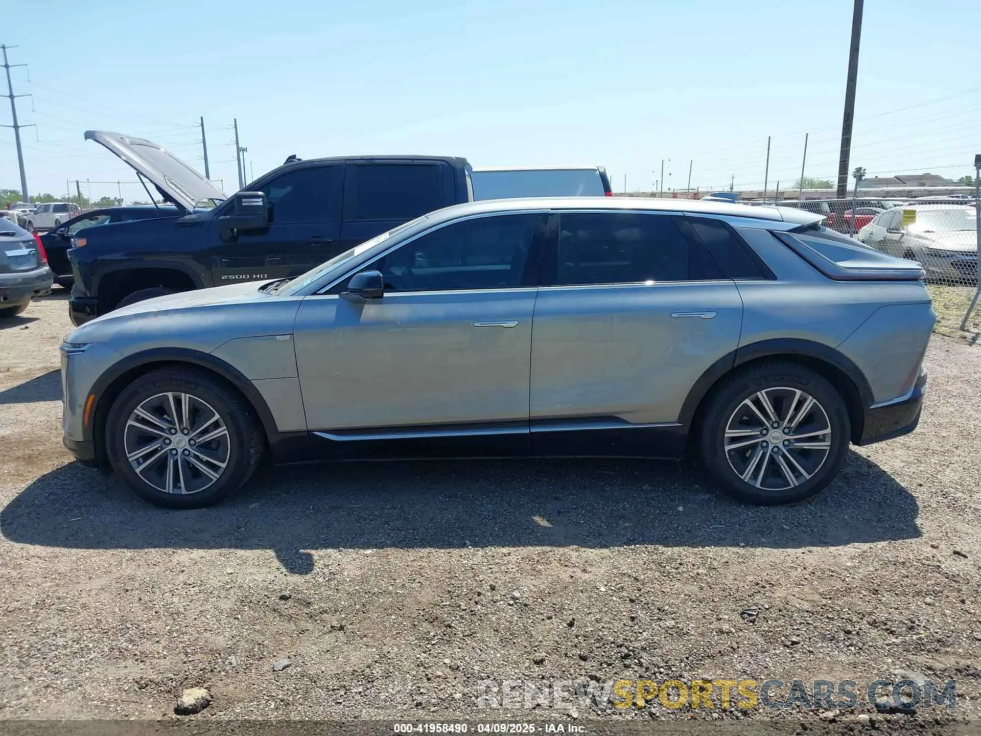 13 fotografías del automóvil dañado 1GYKPRRK7RZ122838 CADILLAC LYRIQ 2024