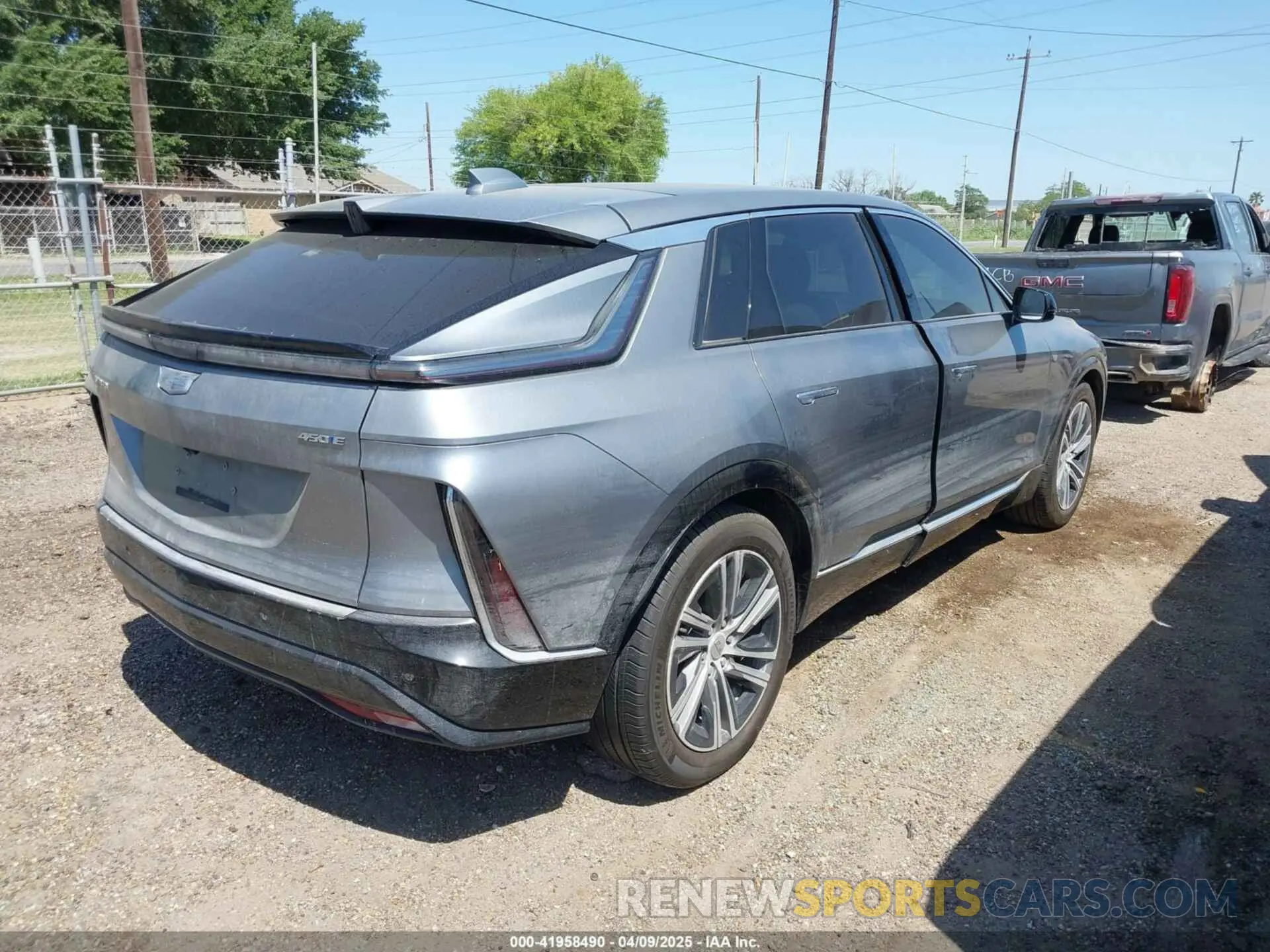 4 fotografías del automóvil dañado 1GYKPRRK7RZ122838 CADILLAC LYRIQ 2024
