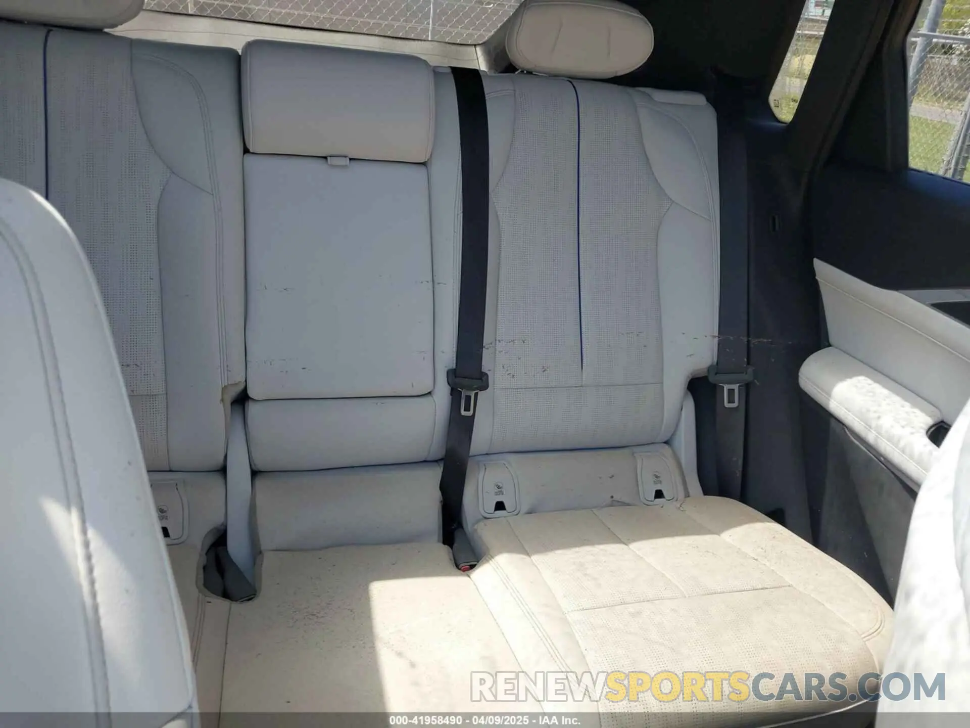 8 fotografías del automóvil dañado 1GYKPRRK7RZ122838 CADILLAC LYRIQ 2024