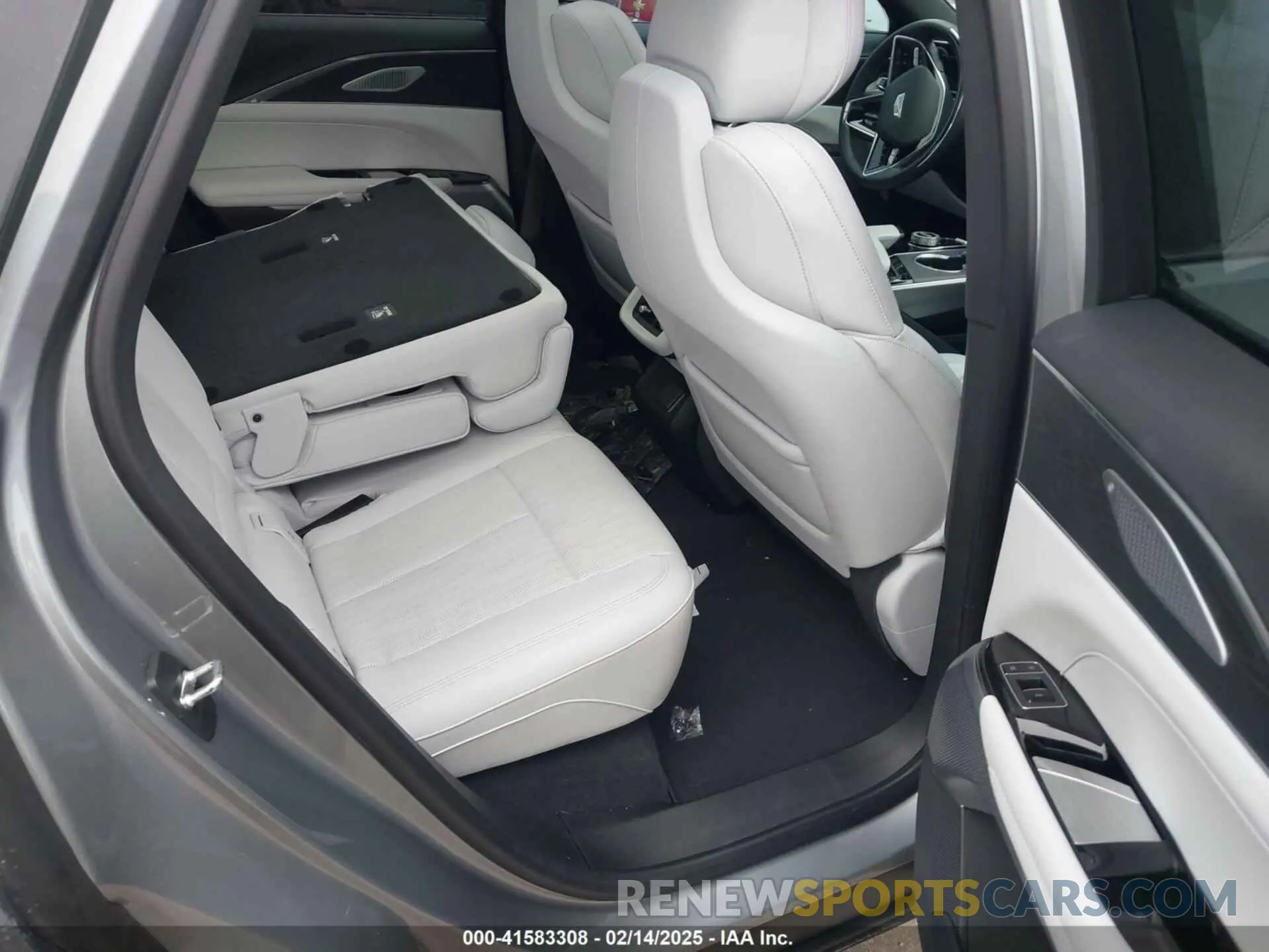 8 fotografías del automóvil dañado 1GYKPRRK9RZ105958 CADILLAC LYRIQ 2024