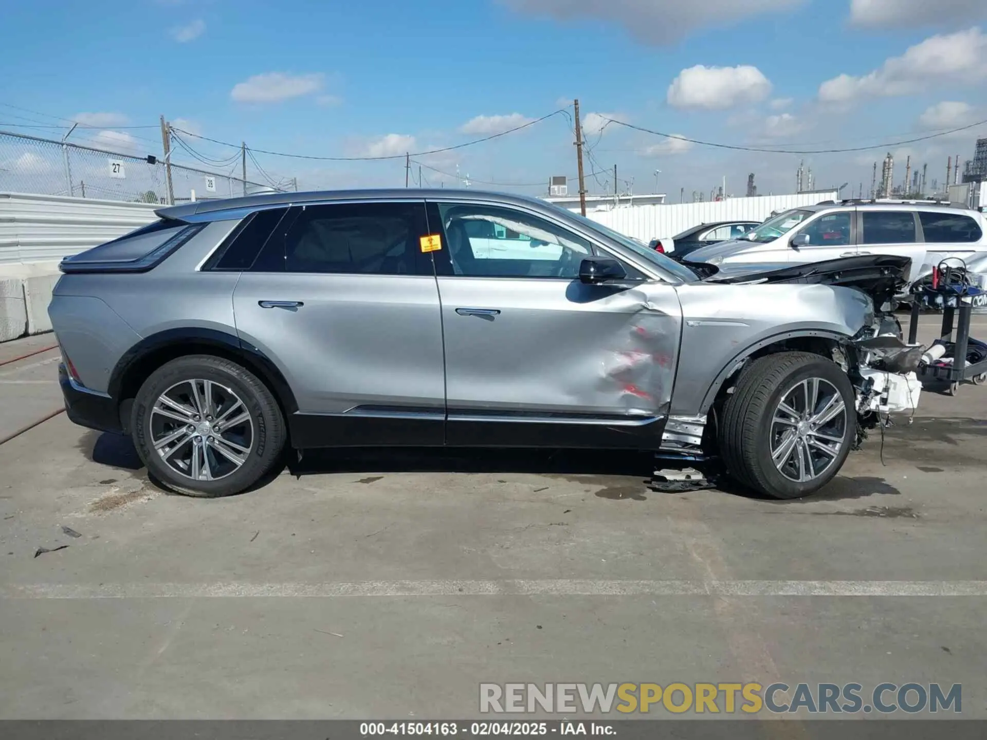 13 fotografías del automóvil dañado 1GYKPRRL1RZ113352 CADILLAC LYRIQ 2024