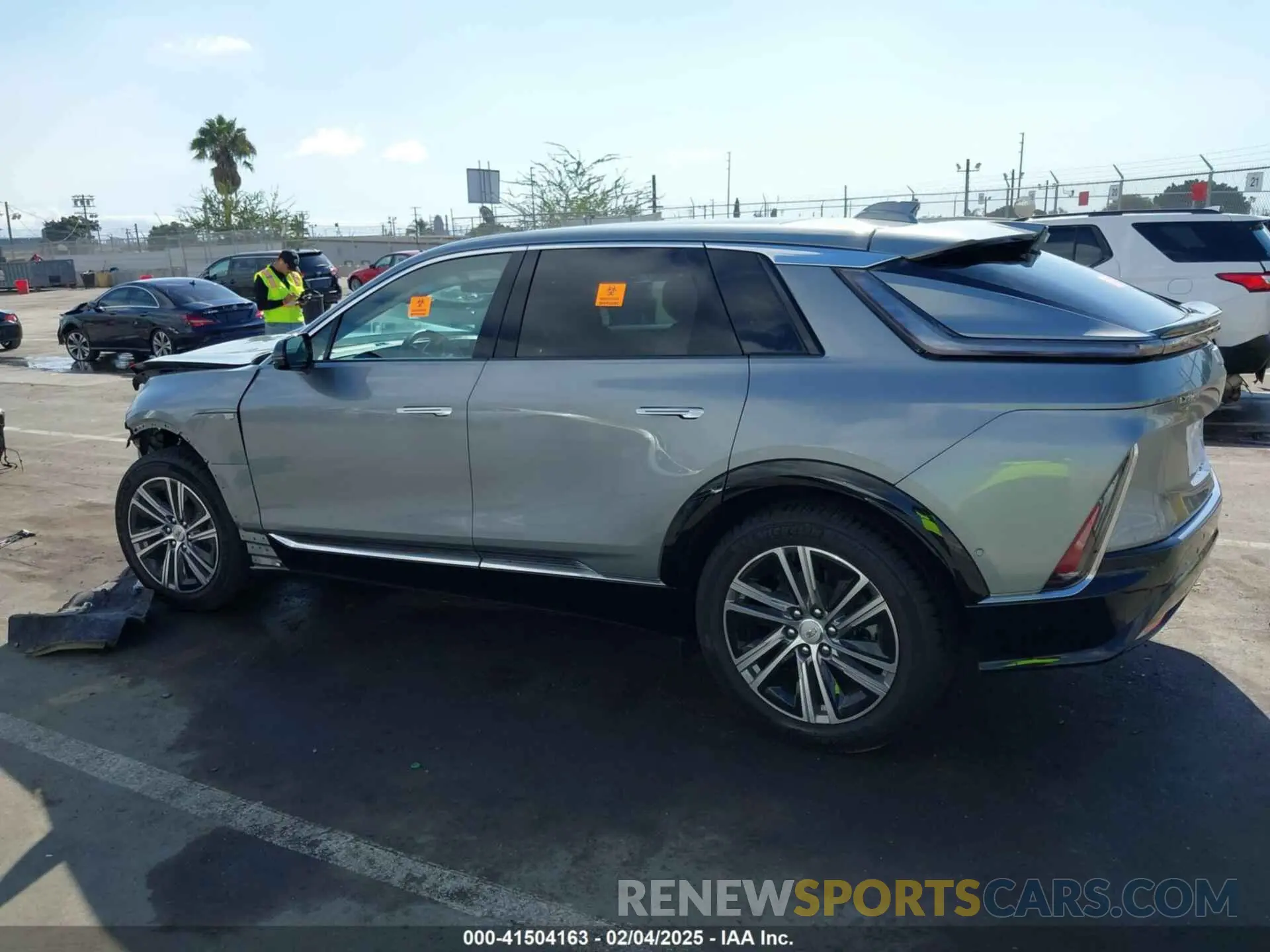 14 fotografías del automóvil dañado 1GYKPRRL1RZ113352 CADILLAC LYRIQ 2024