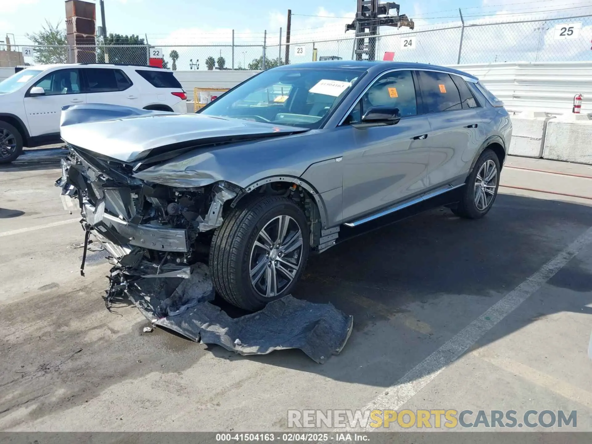 2 fotografías del automóvil dañado 1GYKPRRL1RZ113352 CADILLAC LYRIQ 2024