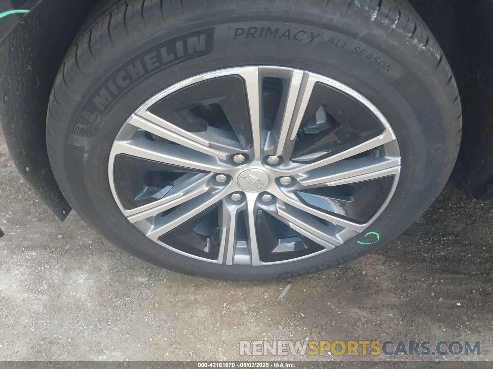 12 fotografías del automóvil dañado 1GYKPRRL8RZ128706 CADILLAC LYRIQ 2024