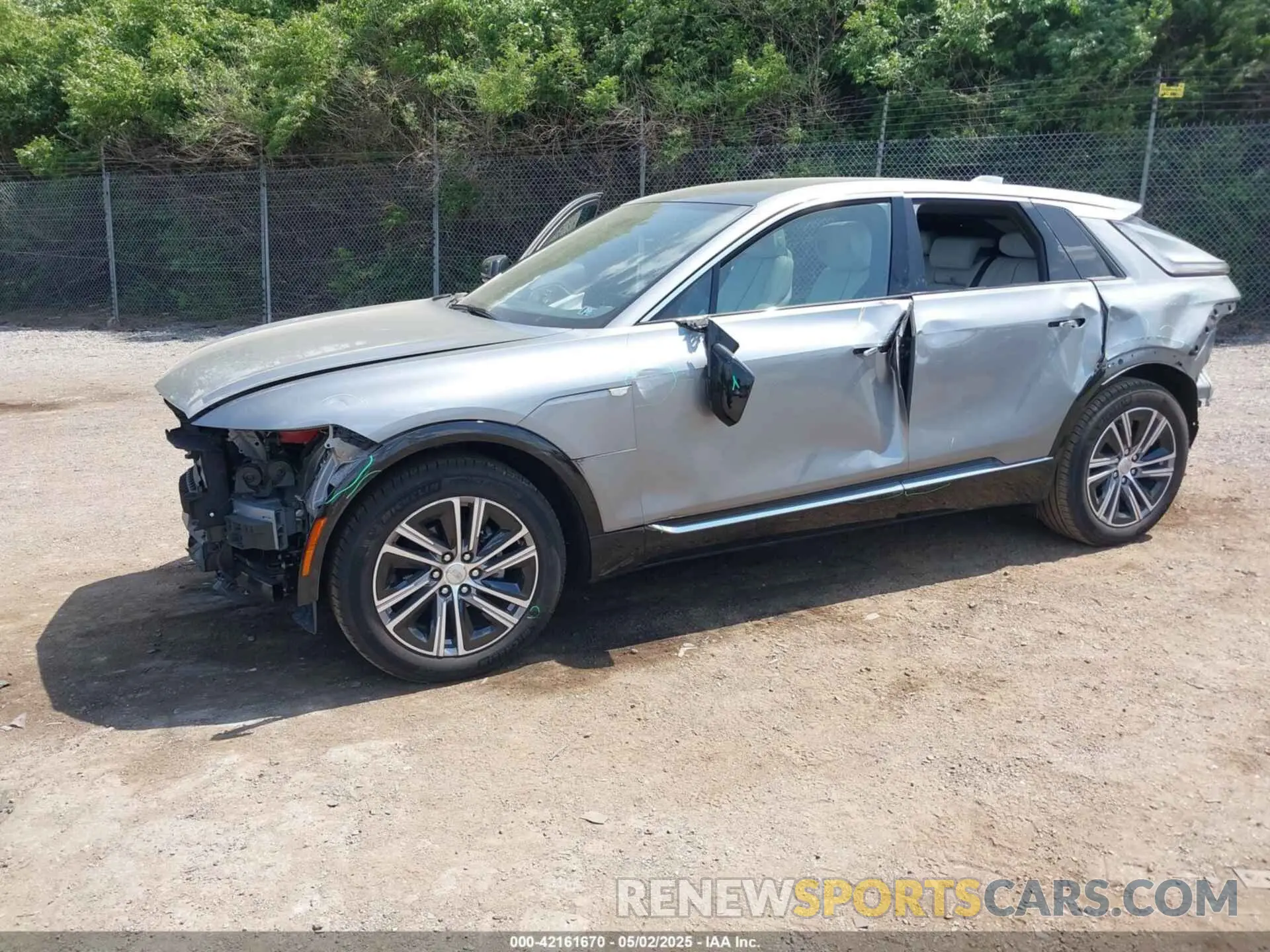 2 fotografías del automóvil dañado 1GYKPRRL8RZ128706 CADILLAC LYRIQ 2024