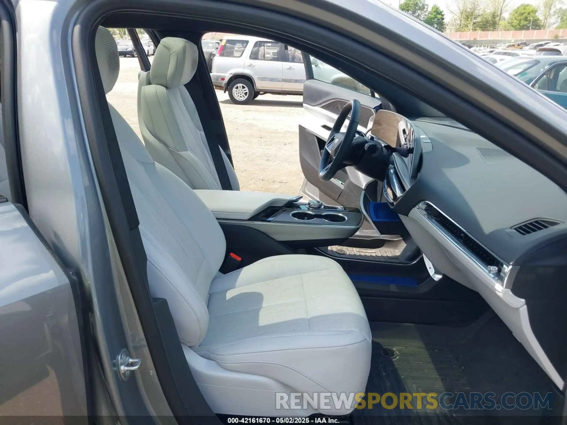 5 fotografías del automóvil dañado 1GYKPRRL8RZ128706 CADILLAC LYRIQ 2024