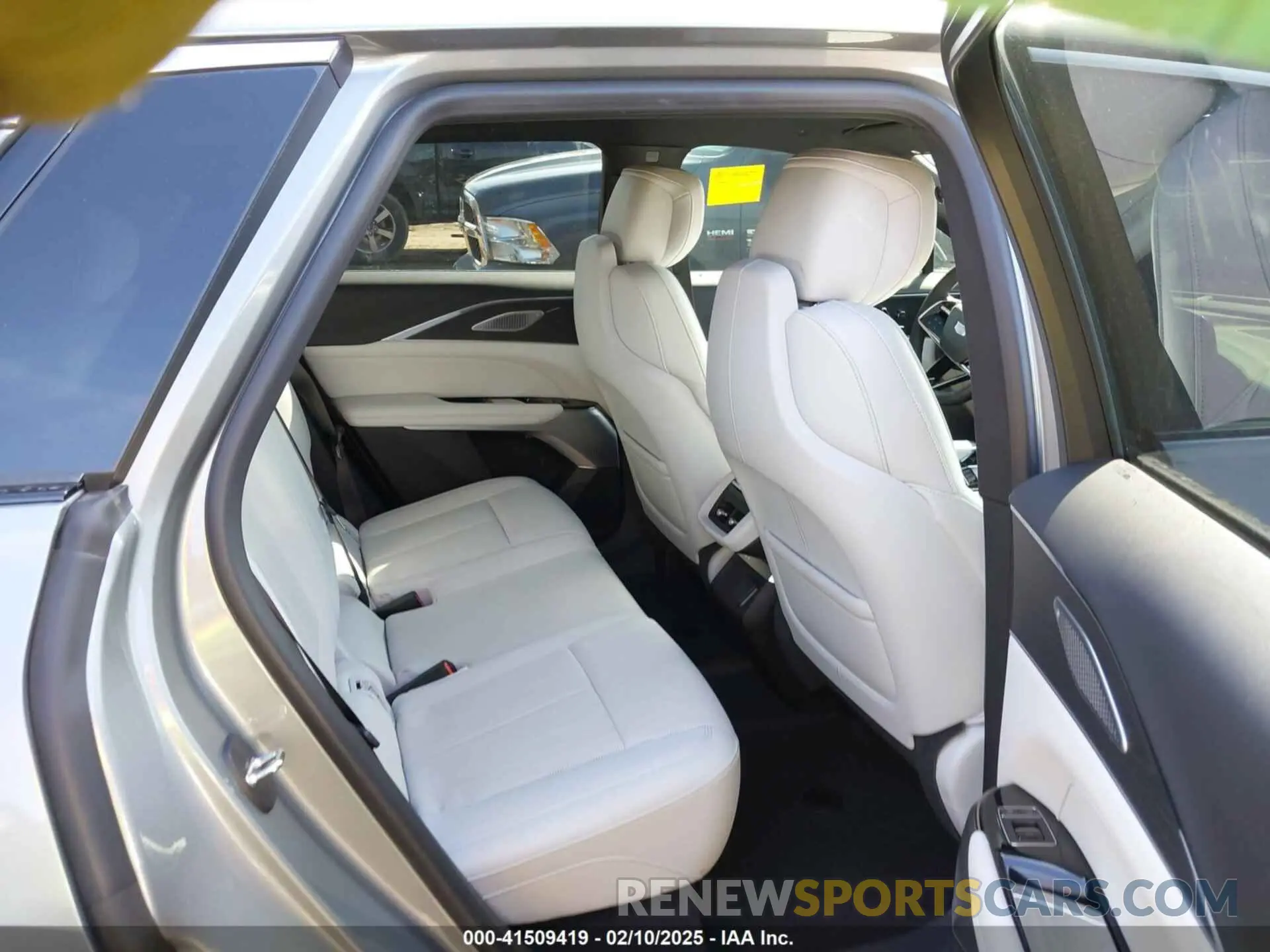 8 fotografías del automóvil dañado 1GYKPSRL3RZ107978 CADILLAC LYRIQ 2024