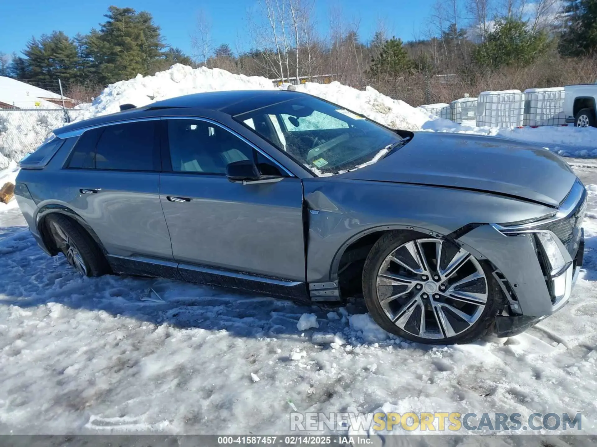 12 fotografías del automóvil dañado 1GYKPSRL3RZ122559 CADILLAC LYRIQ 2024