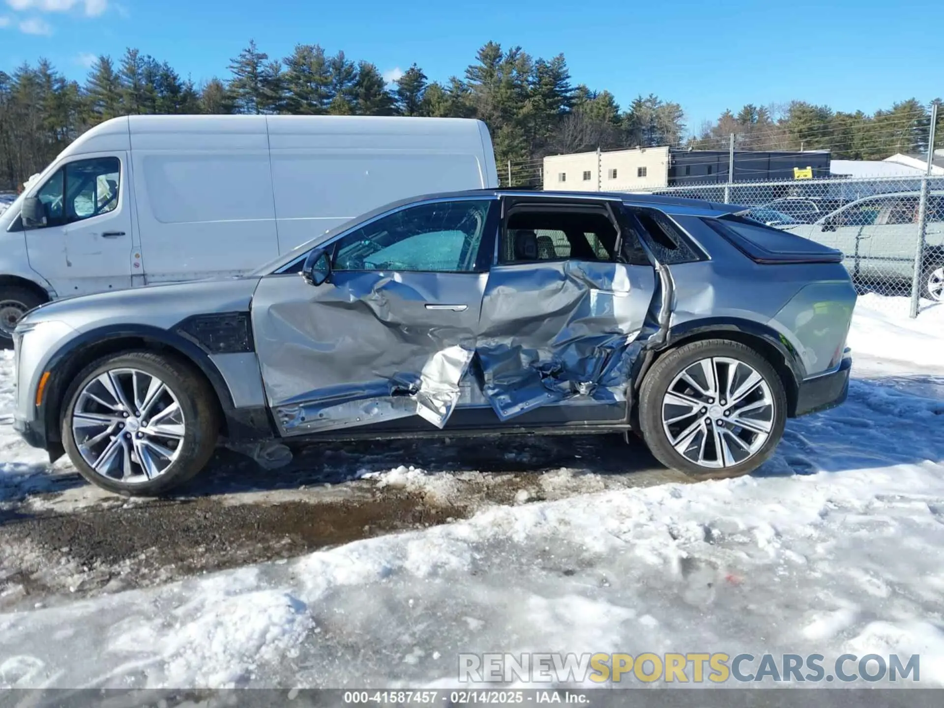 13 fotografías del automóvil dañado 1GYKPSRL3RZ122559 CADILLAC LYRIQ 2024