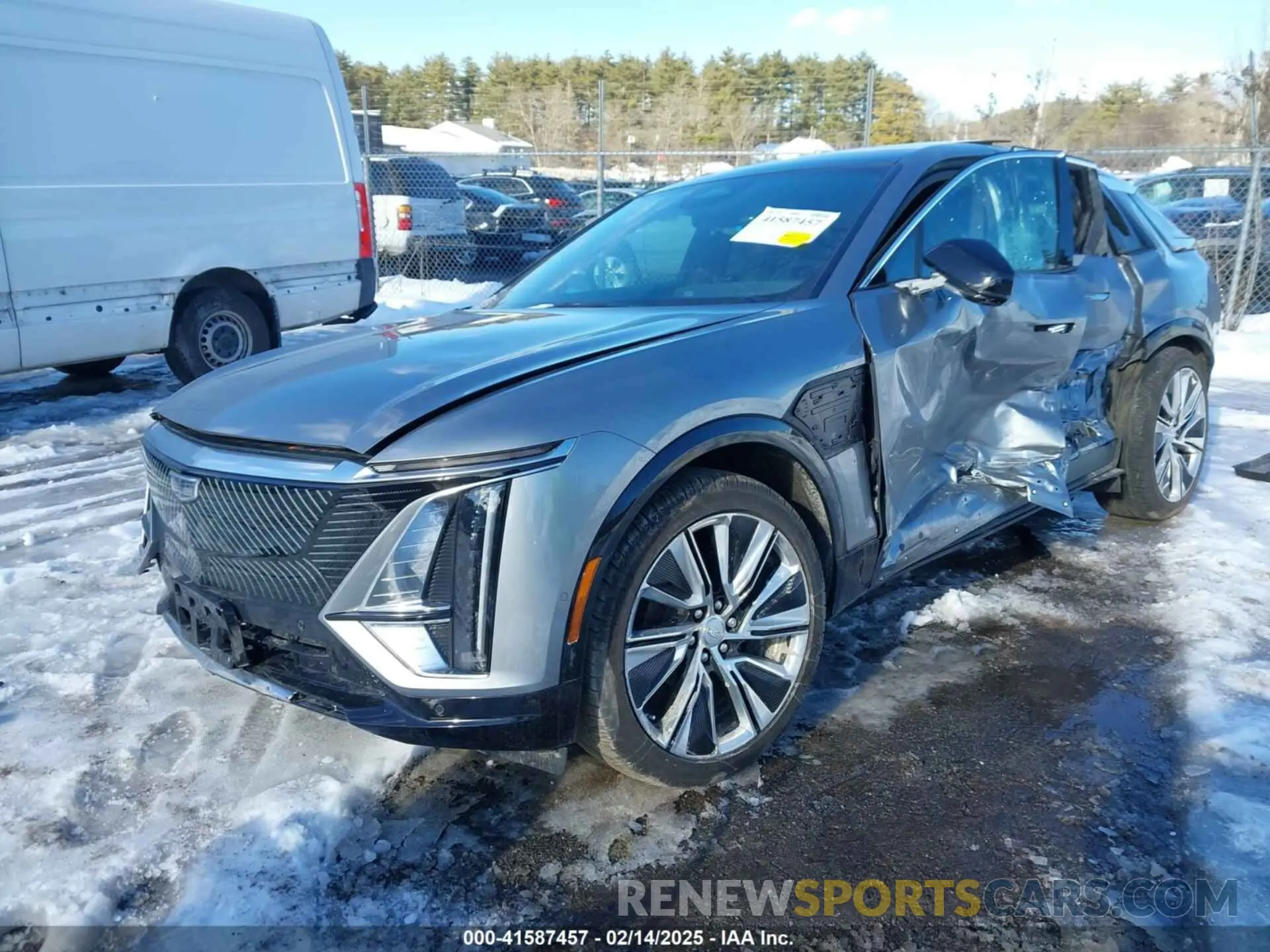 2 fotografías del automóvil dañado 1GYKPSRL3RZ122559 CADILLAC LYRIQ 2024