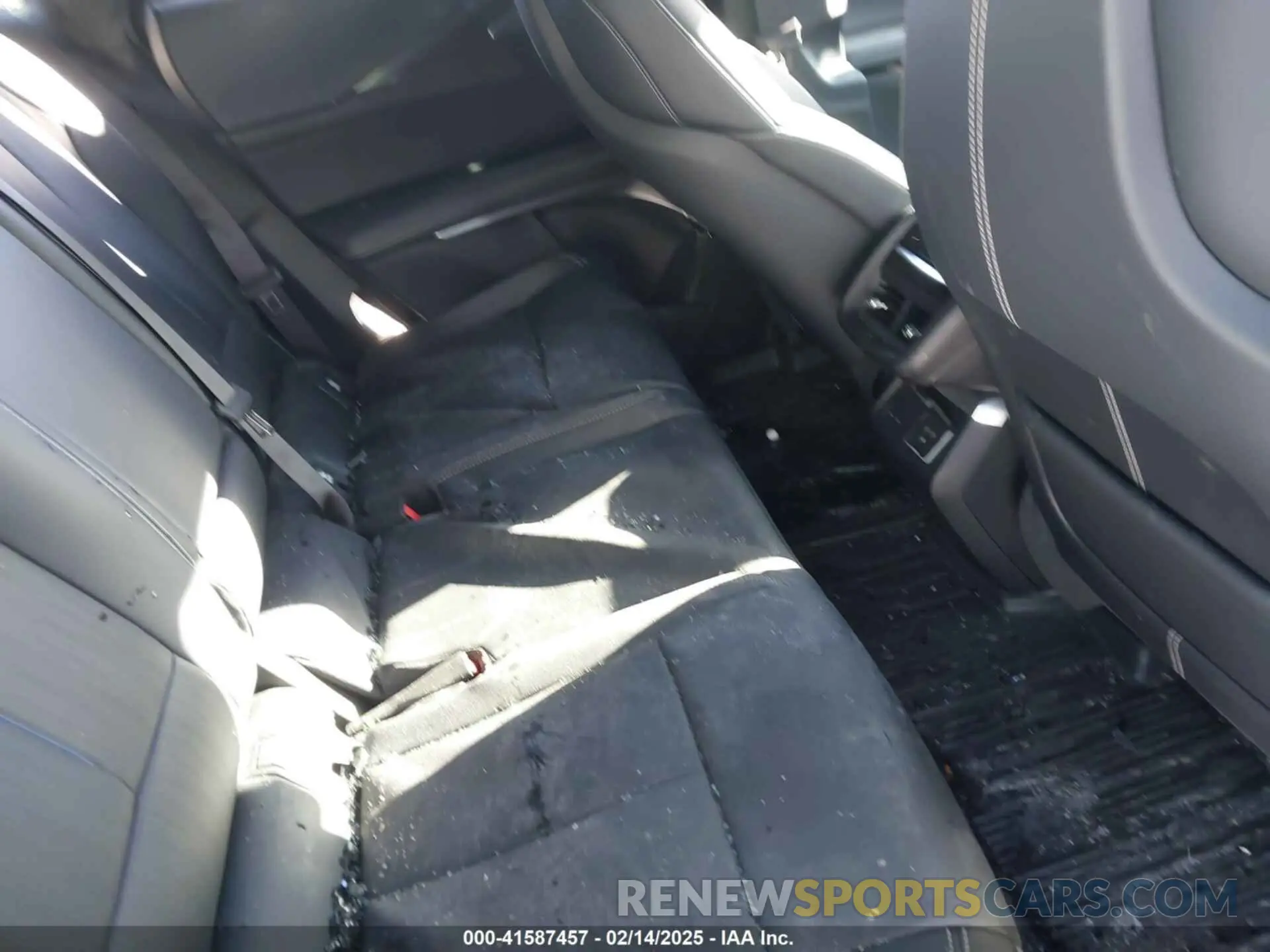 8 fotografías del automóvil dañado 1GYKPSRL3RZ122559 CADILLAC LYRIQ 2024