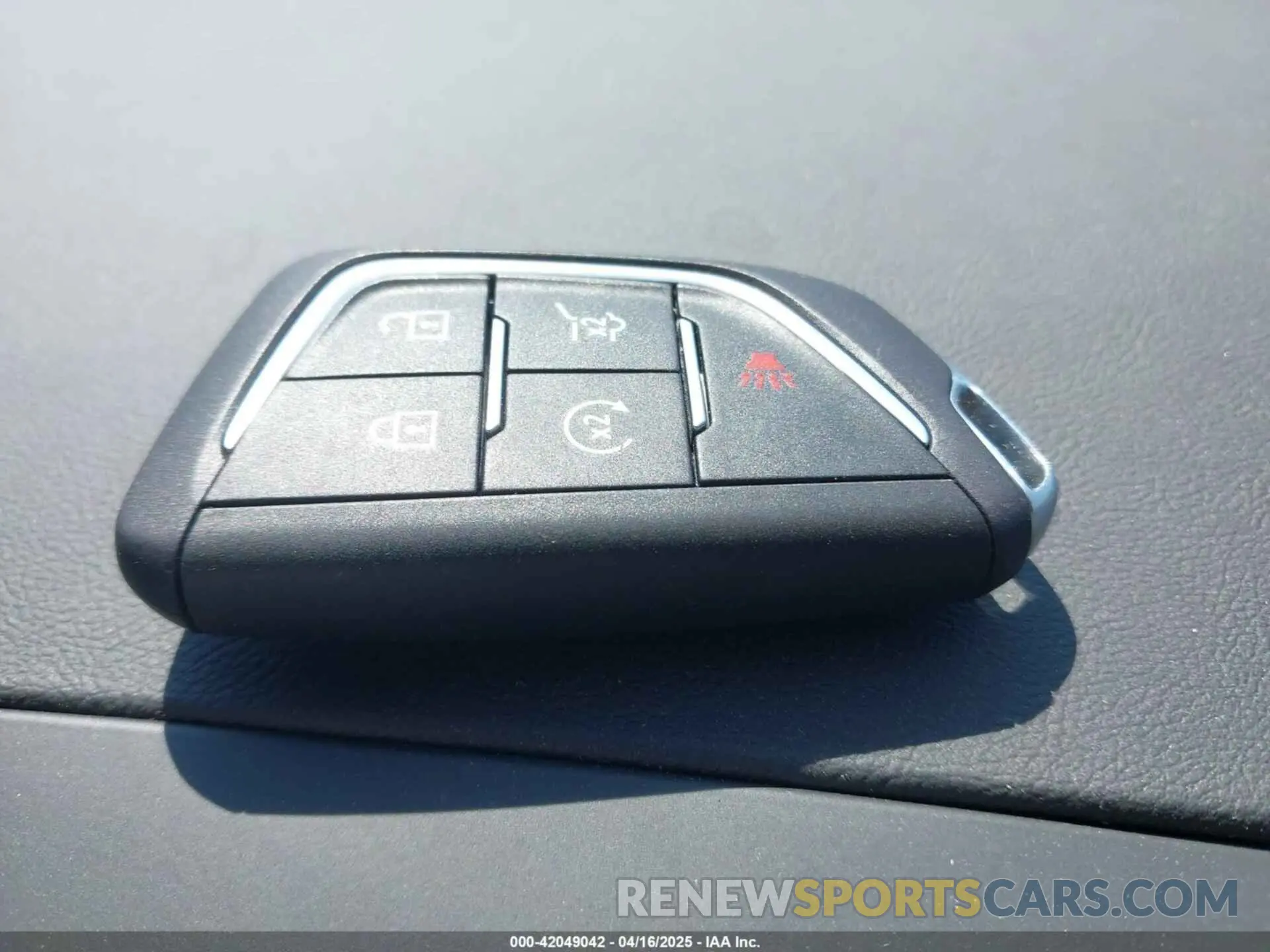 11 fotografías del automóvil dañado 1GYKPSRL9RZ141942 CADILLAC LYRIQ 2024