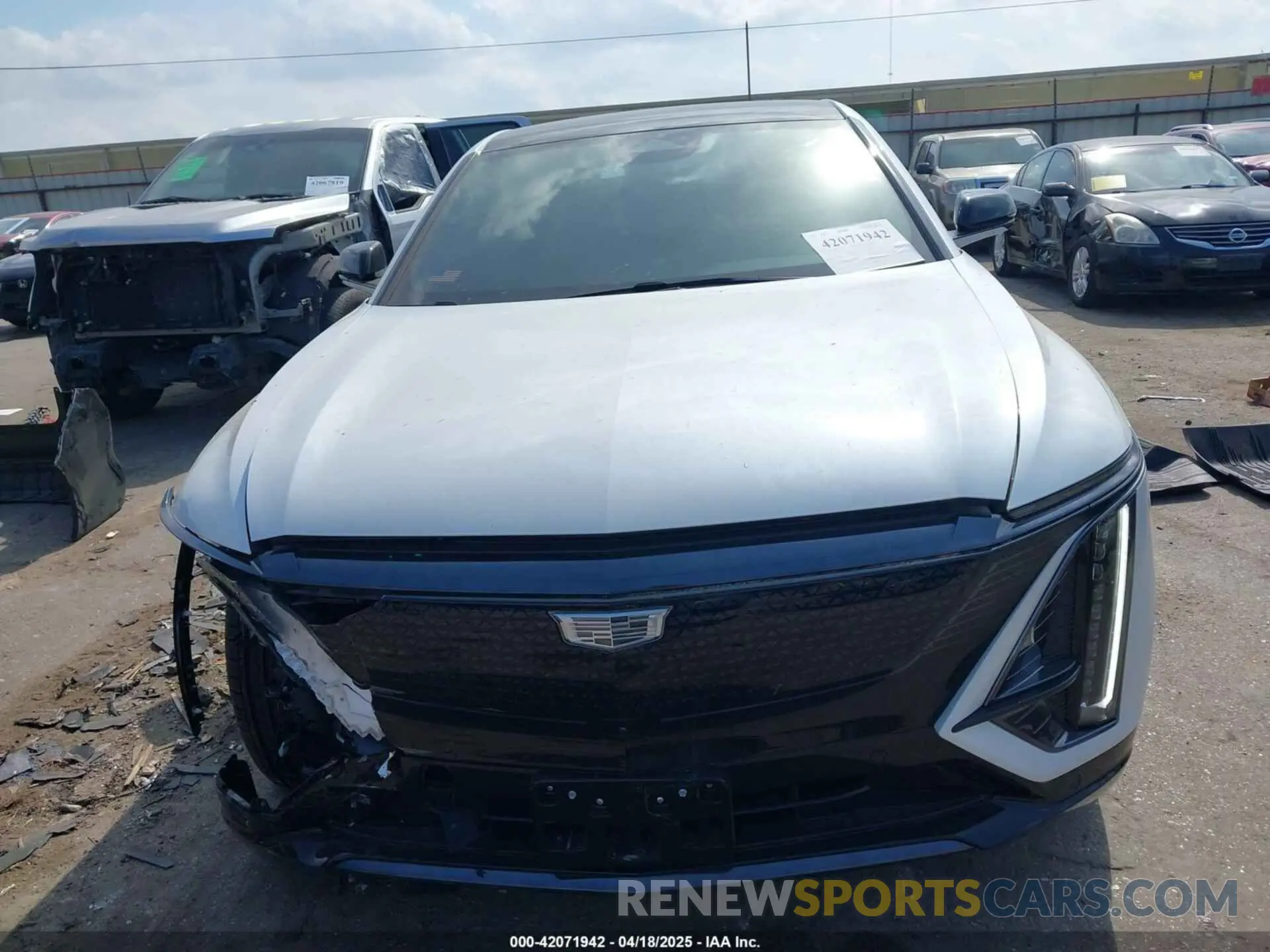 12 fotografías del automóvil dañado 1GYKPTRL5RZ142981 CADILLAC LYRIQ 2024
