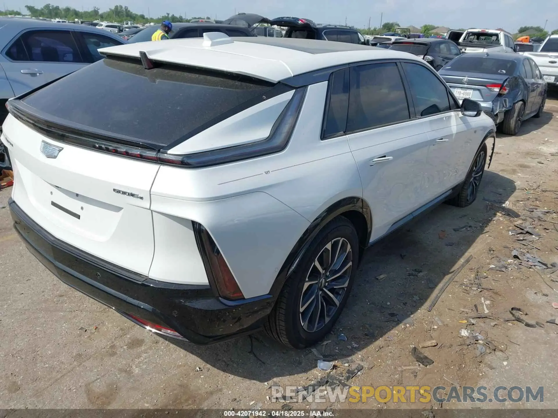 4 fotografías del automóvil dañado 1GYKPTRL5RZ142981 CADILLAC LYRIQ 2024