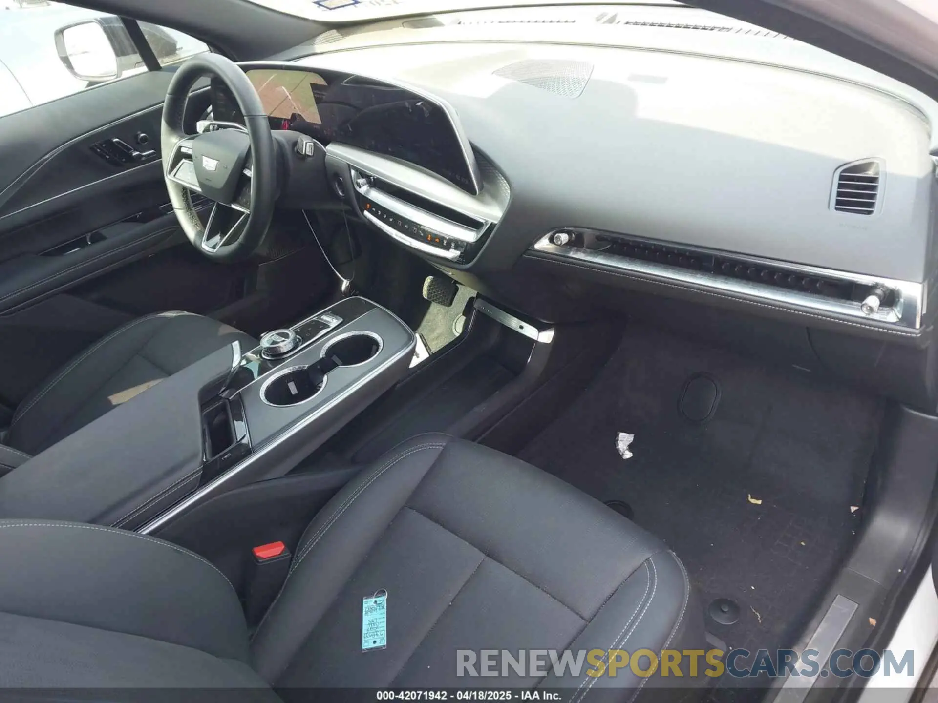 5 fotografías del automóvil dañado 1GYKPTRL5RZ142981 CADILLAC LYRIQ 2024