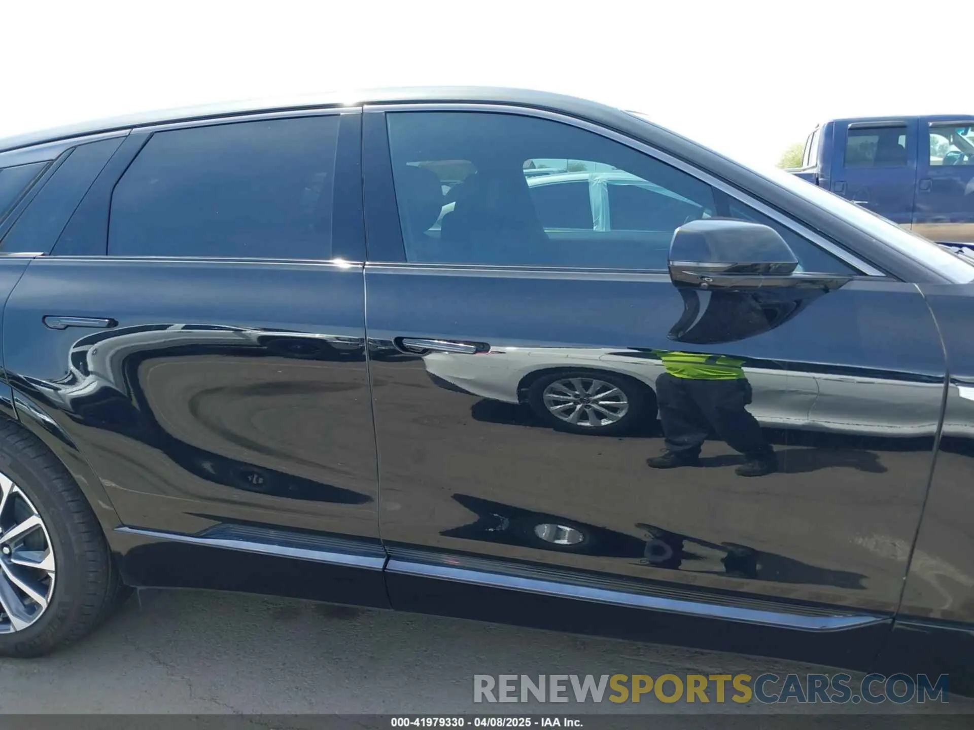 13 fotografías del automóvil dañado 1GYKPVRK6RZ131099 CADILLAC LYRIQ 2024
