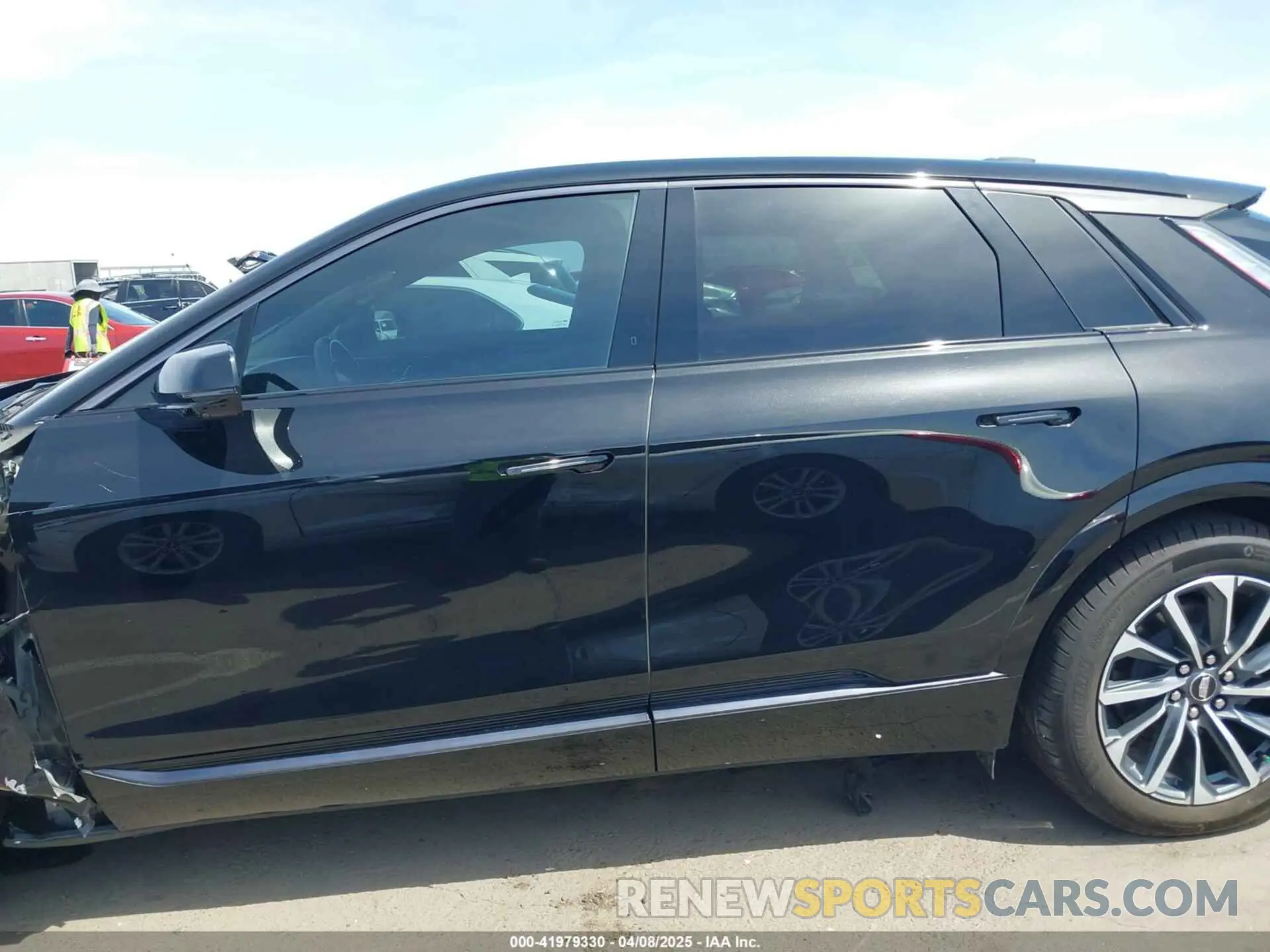 14 fotografías del automóvil dañado 1GYKPVRK6RZ131099 CADILLAC LYRIQ 2024