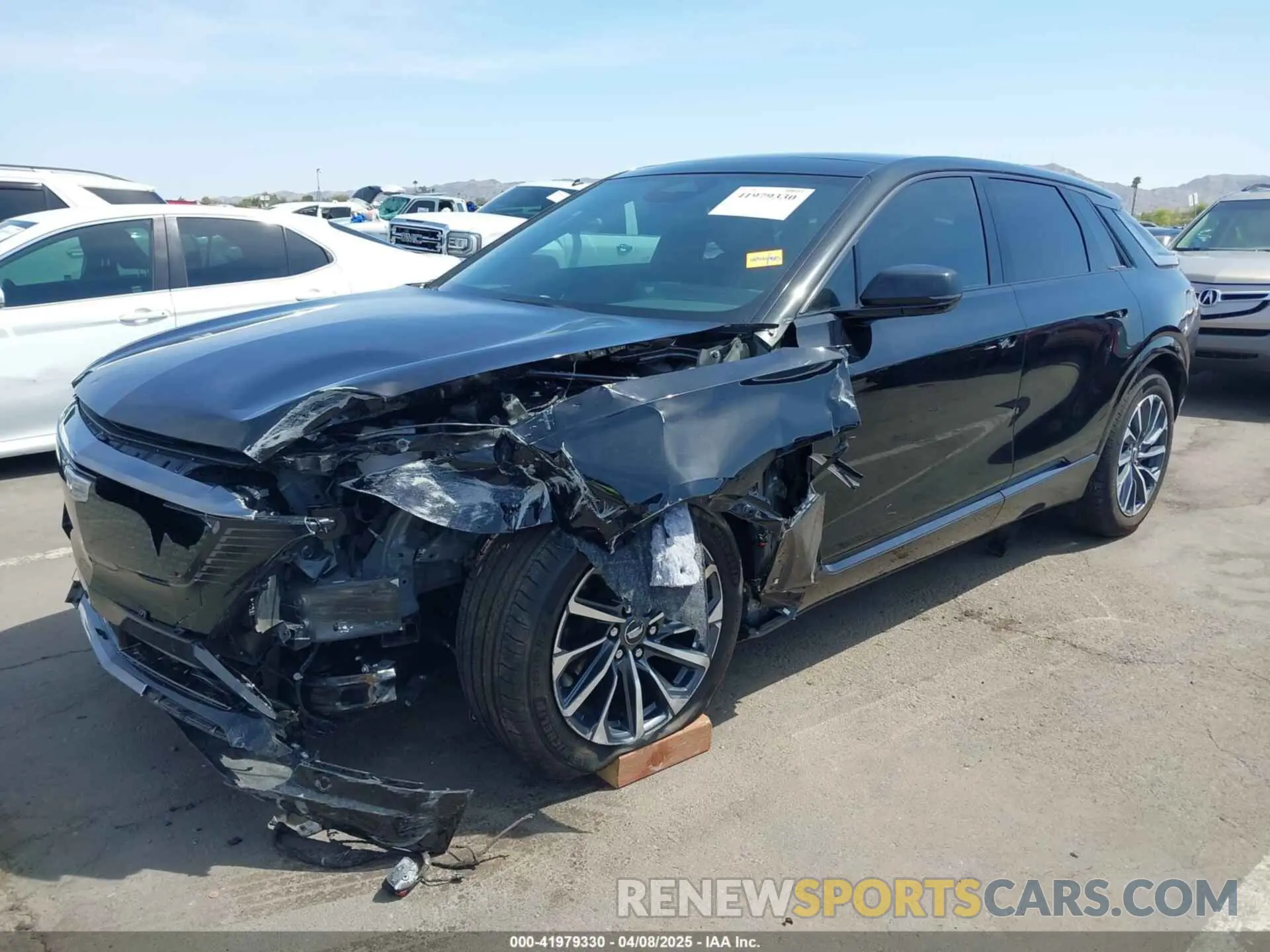 2 fotografías del automóvil dañado 1GYKPVRK6RZ131099 CADILLAC LYRIQ 2024