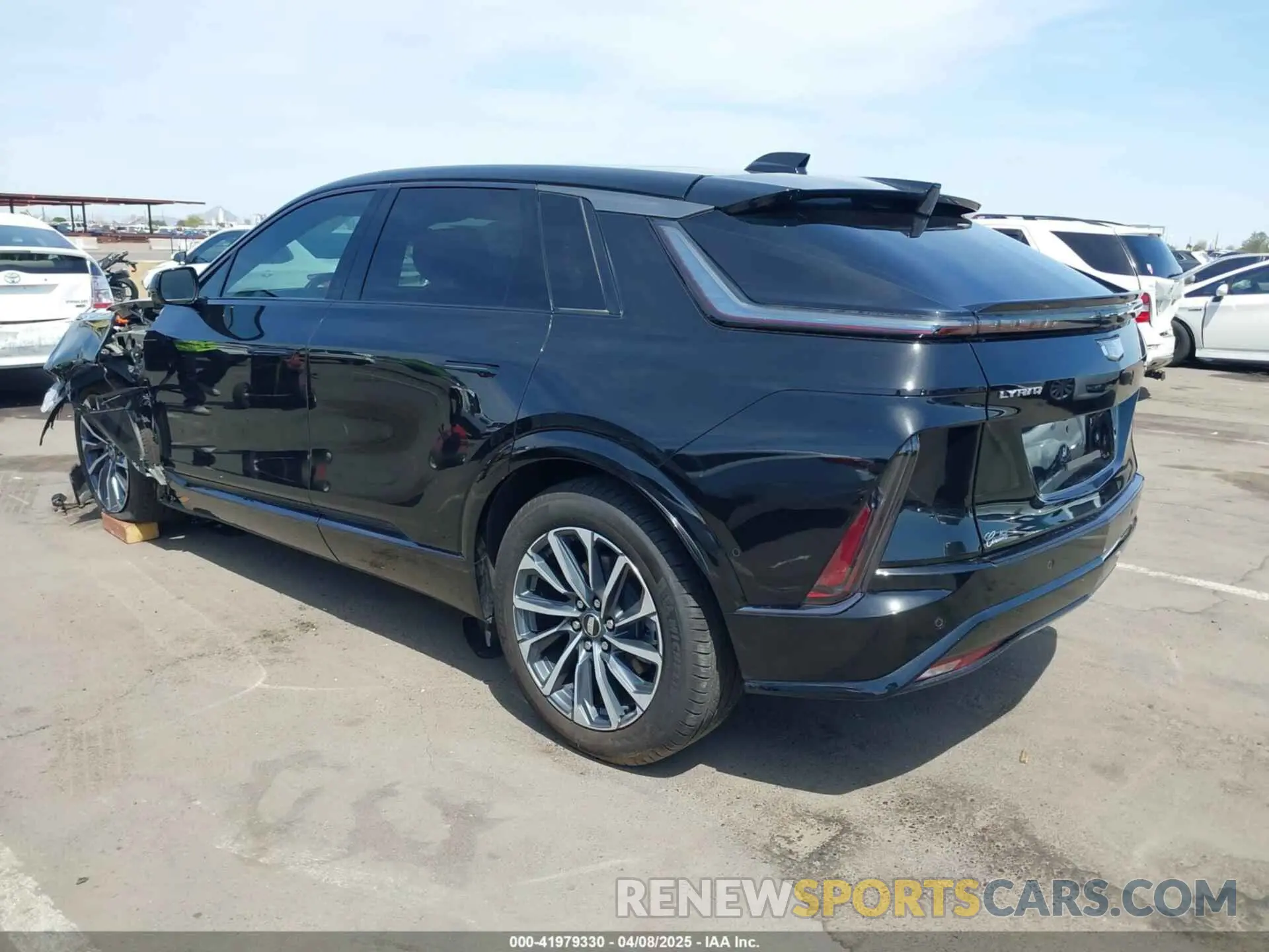 3 fotografías del automóvil dañado 1GYKPVRK6RZ131099 CADILLAC LYRIQ 2024