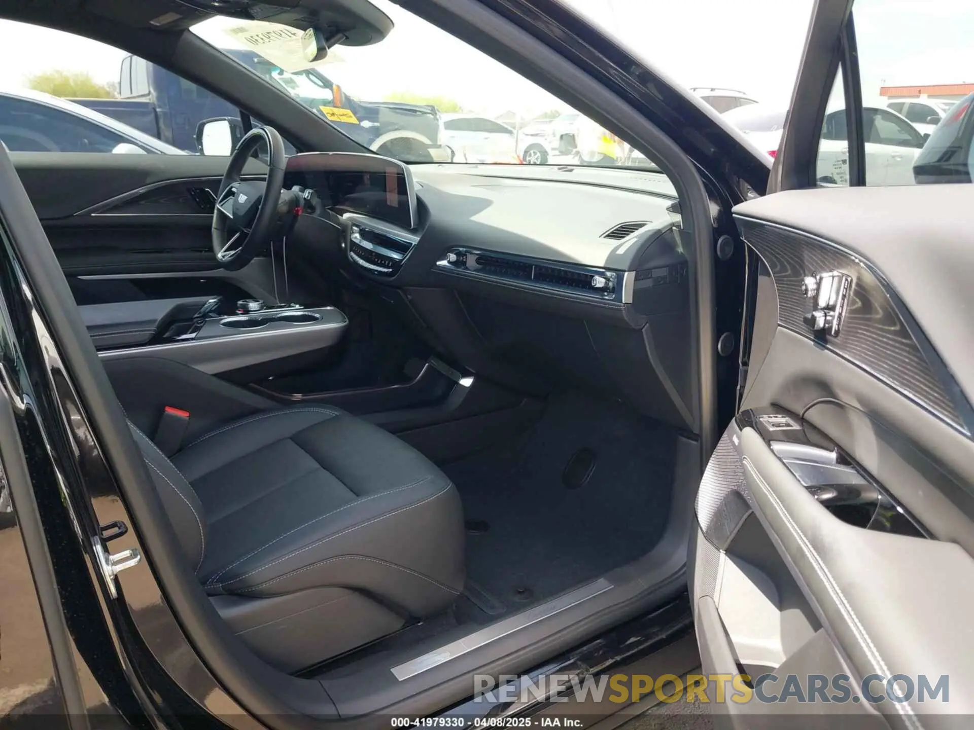 5 fotografías del automóvil dañado 1GYKPVRK6RZ131099 CADILLAC LYRIQ 2024